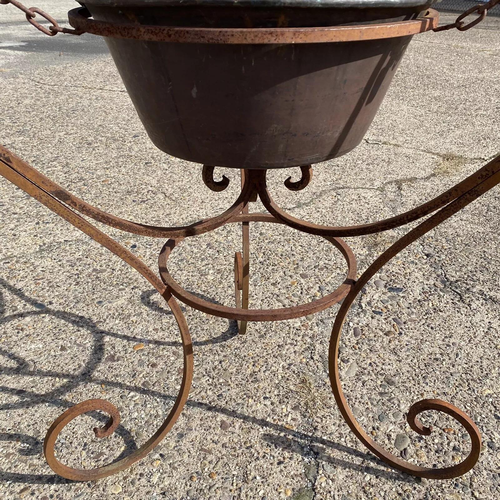 Antique Arts & Crafts Wrought Iron Party Tub Copper Pot Champagne Wine Chiller In Good Condition For Sale In Philadelphia, PA