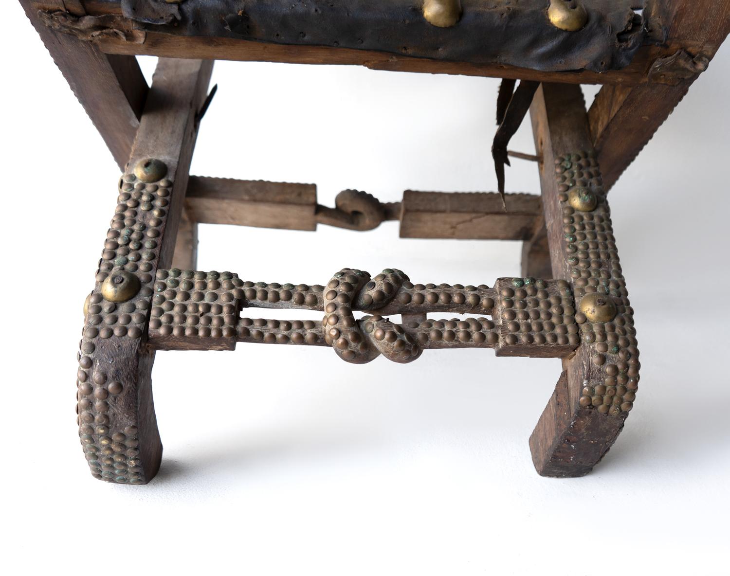 Antique Asante (Ashanti) 'Akonkromfi' Chief's Throne Chair, Ghana, 19th Century In Good Condition For Sale In Bristol, GB