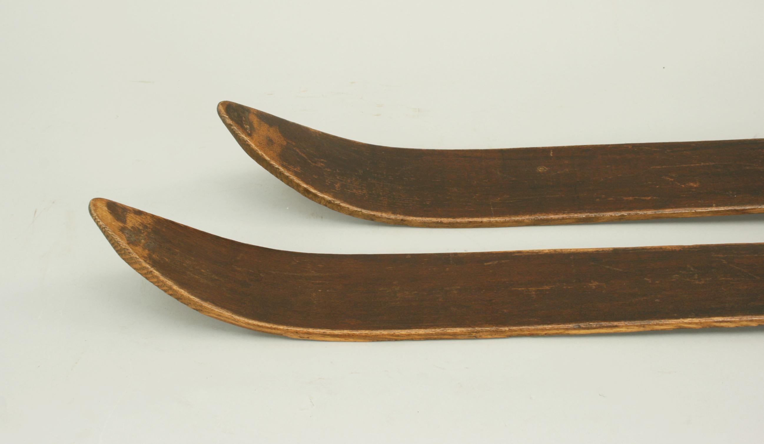 Antique Ash Skis with Unique Oberhof Safety Bindings, Telemark Museum piece. In Good Condition In Oxfordshire, GB