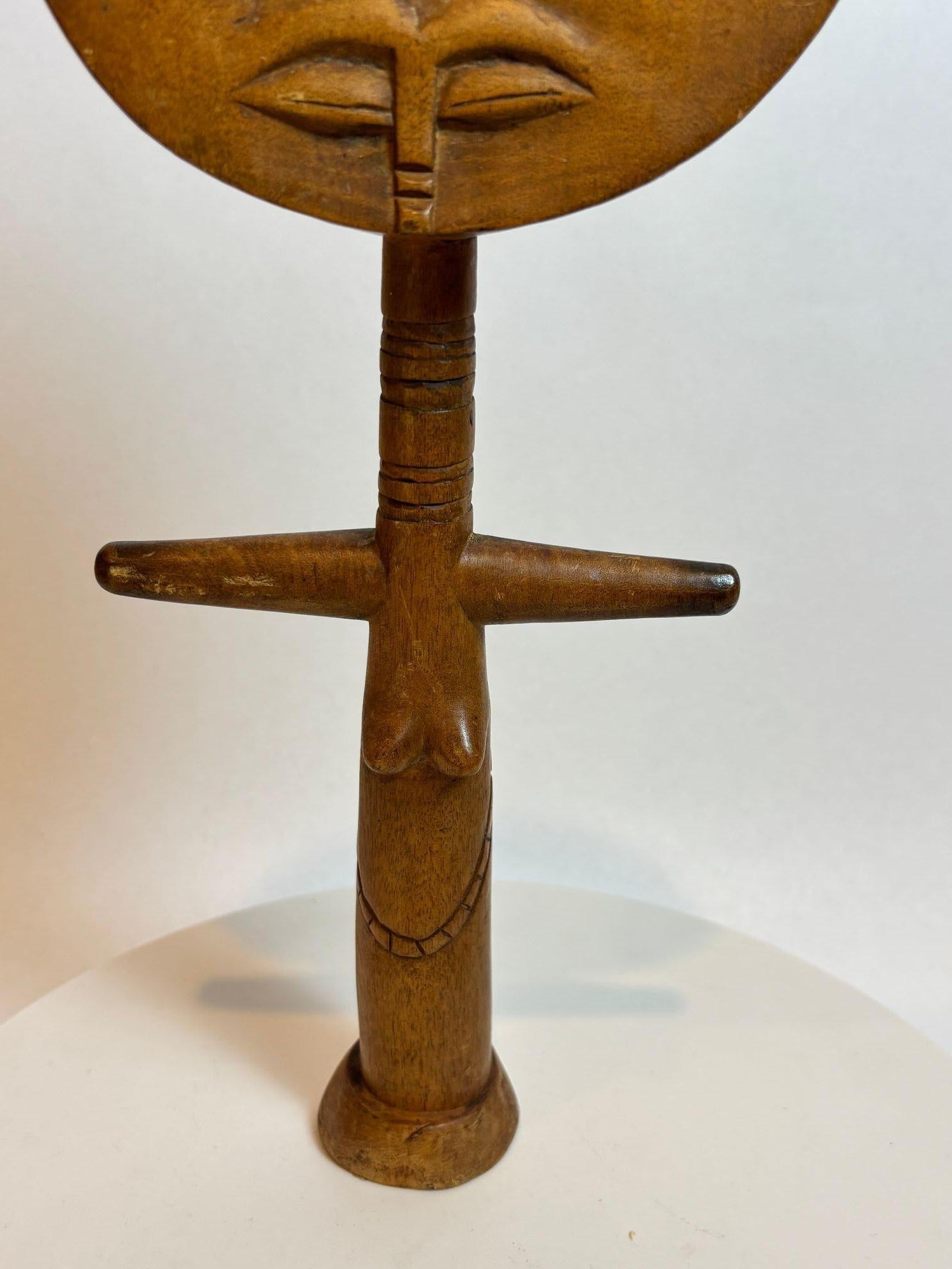 Ancienne poupée de fertilité Arte Antiques Akua'ba, Ghana Art traditionnel africain Bon état - En vente à Moreno Valley, CA