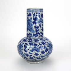 Antiguo jarrón asiático de porcelana azul y blanca firmado C1930