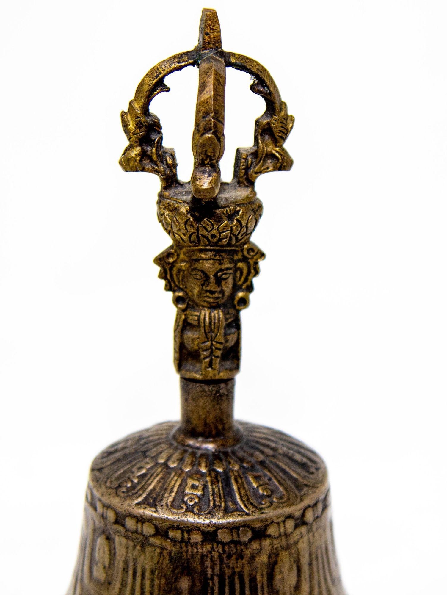 Antike asiatische Bronze buddhistische Glocke tibetische Meditation Gebet Ghanta Bell.
Buddhistische tibetische Meditationsgebetsglocke.
Eine rituelle Glocke aus Bronze, auf Tibetisch 