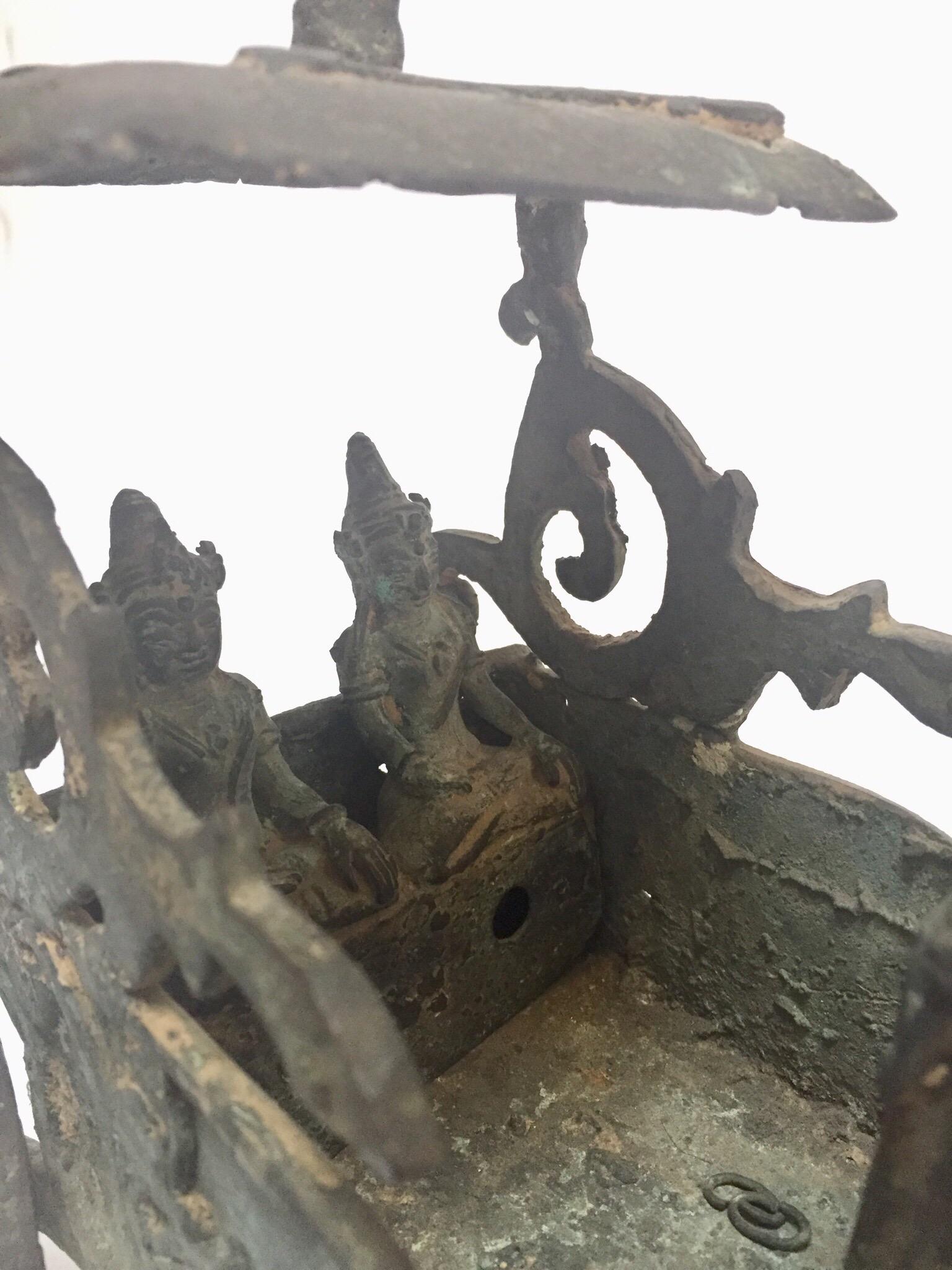 Antiker asiatischer Bronze-Chariot mit Drachenkopf, der von Pferden gezogen wird im Angebot 6