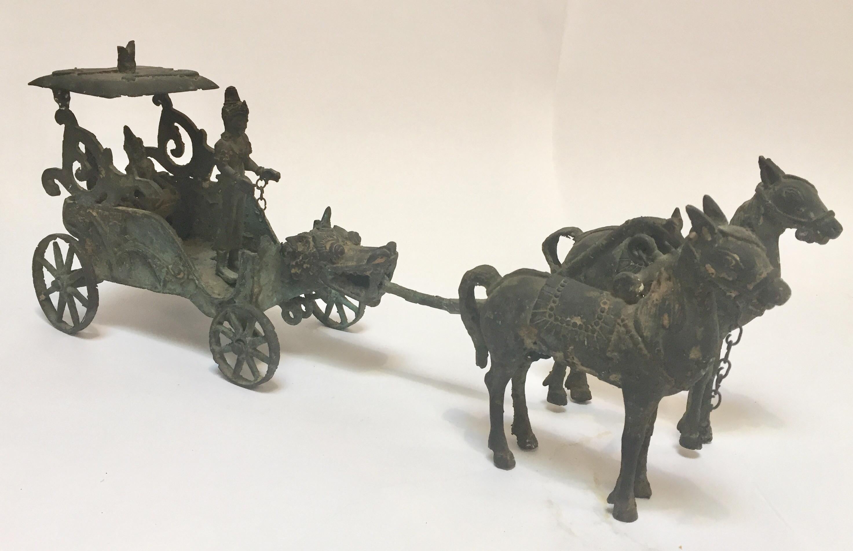 Antiker asiatischer Bronze-Chariot mit Drachenkopf, der von Pferden gezogen wird im Angebot 8