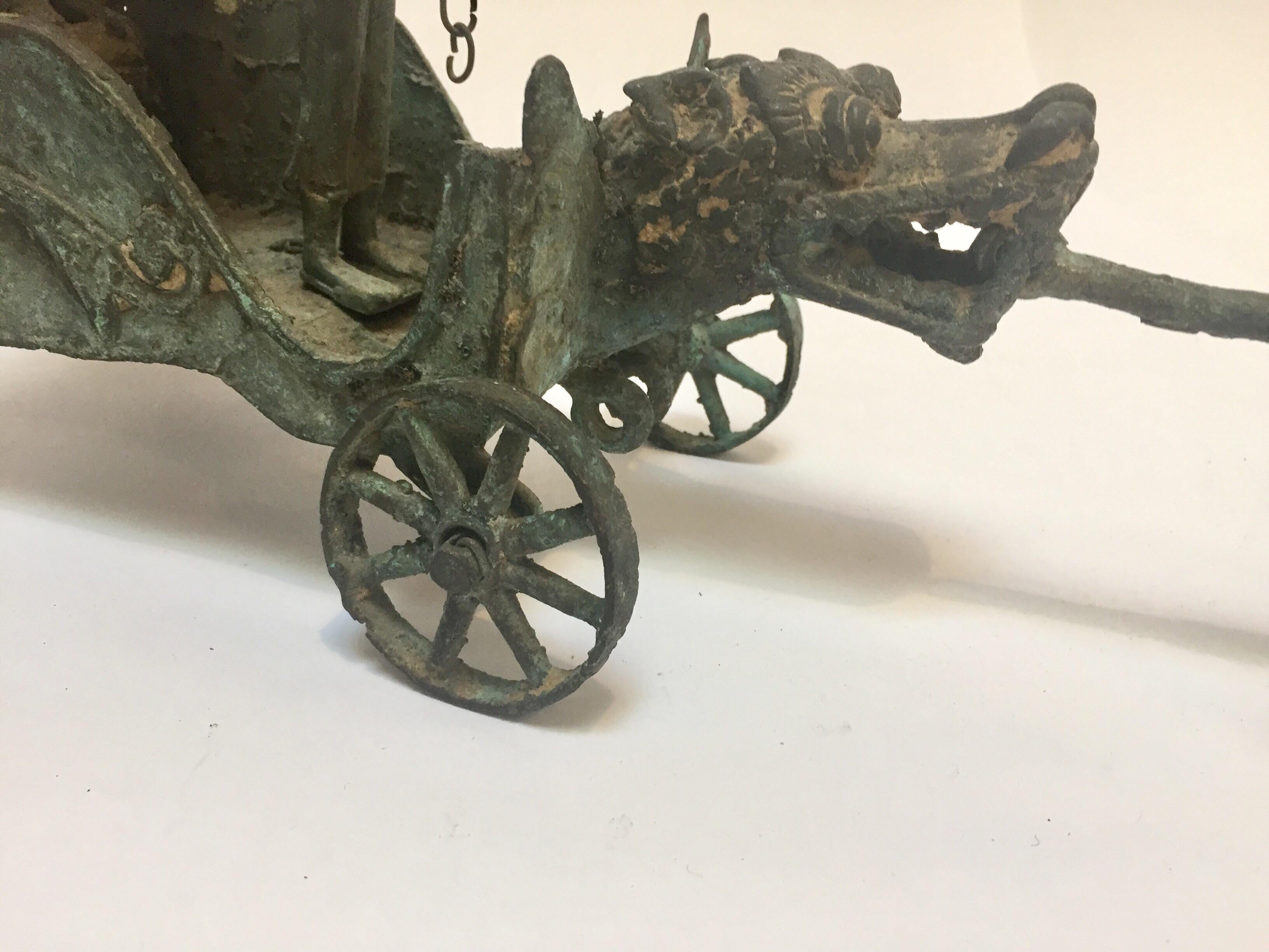 Antiker asiatischer Bronze-Chariot mit Drachenkopf, der von Pferden gezogen wird im Angebot 10