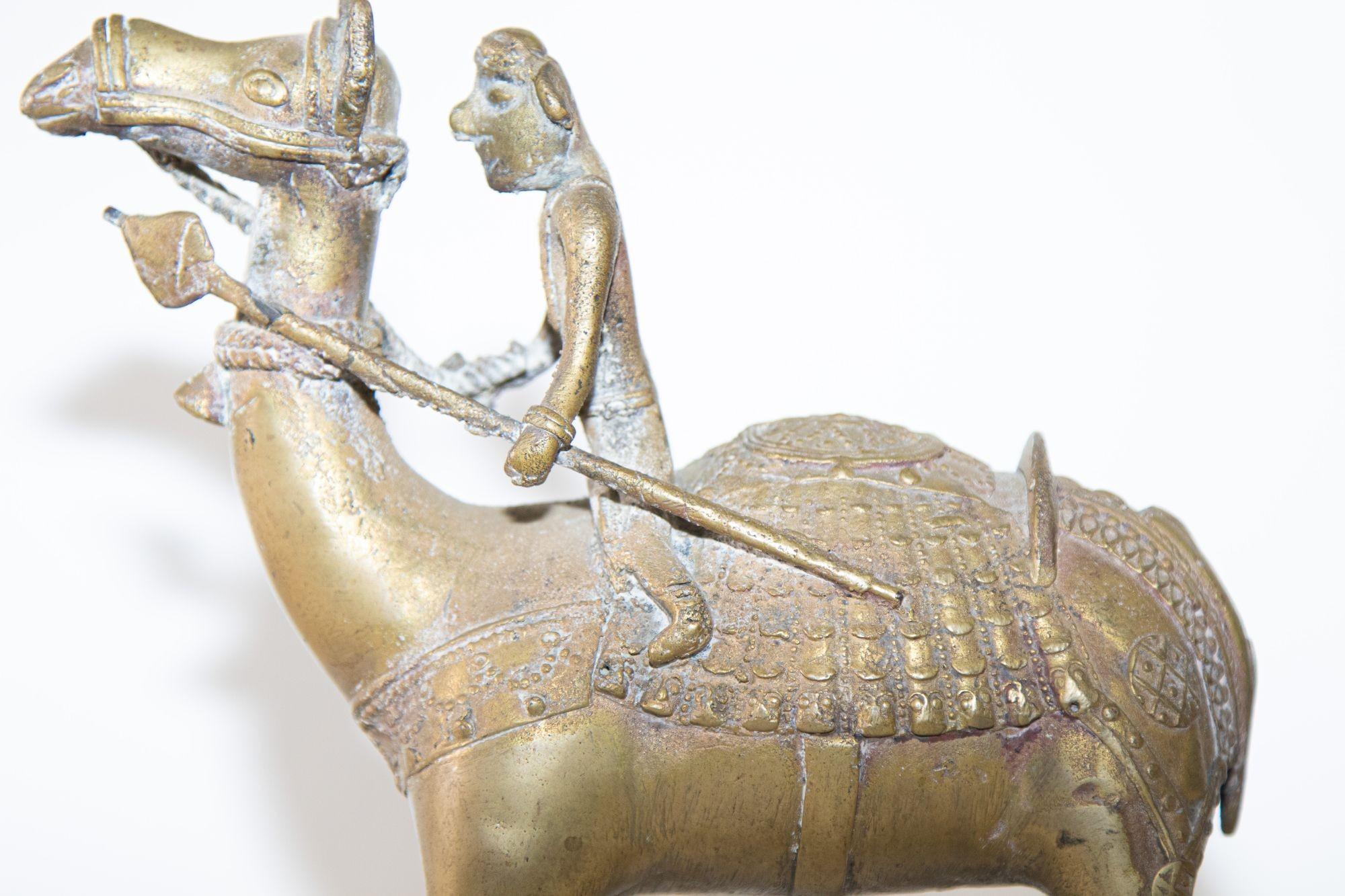 Antique jouet asiatique grand chameau en bronze sur roues 19ème siècle en vente 3