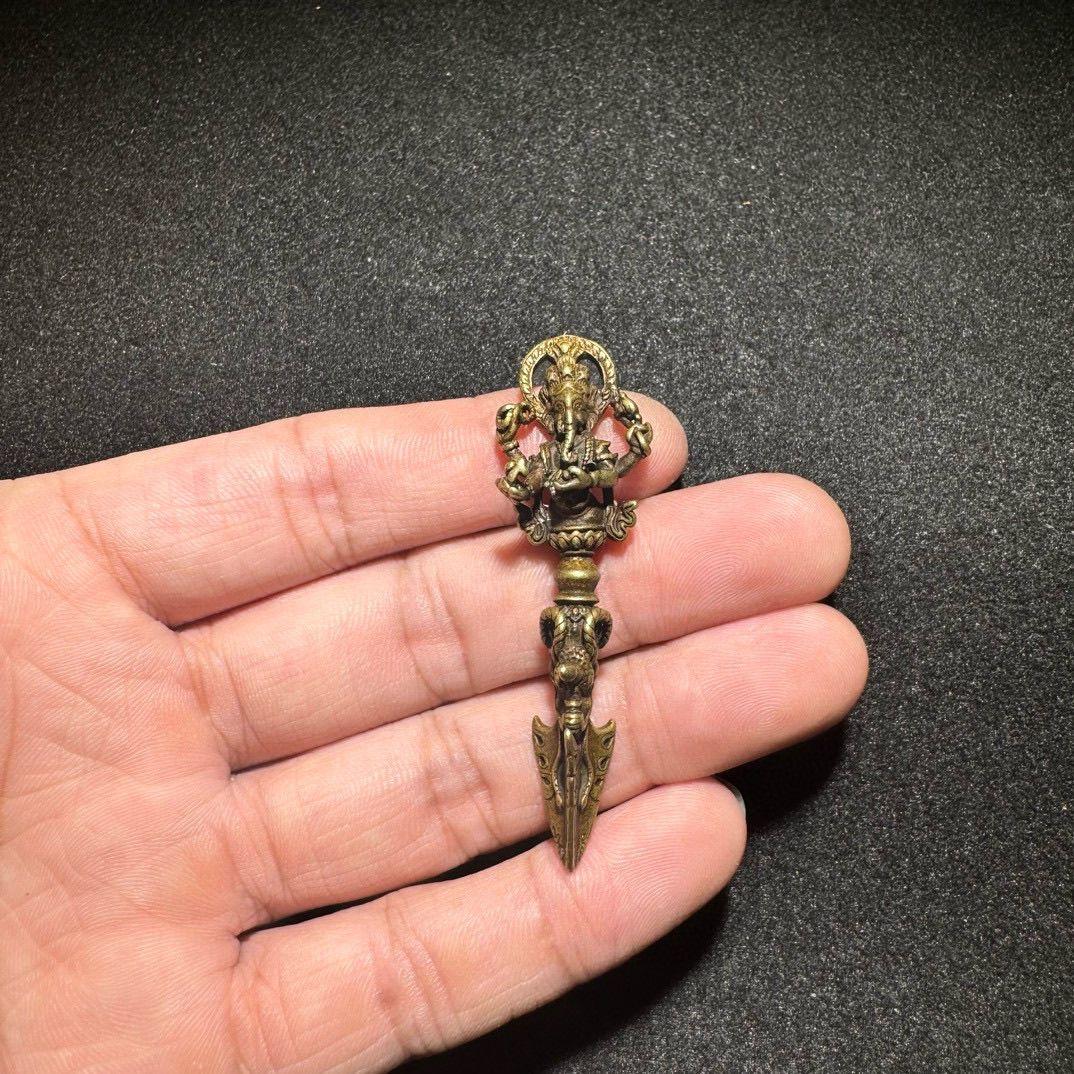 This Vintage Asian Bronze Vajra Pestle embodies the profound symbolism of strength, spiritual power, and indestructibility in Buddhist tradition. Expertly cast in solid bronze, the vajra (or dorje) represents the unyielding force of enlightenment