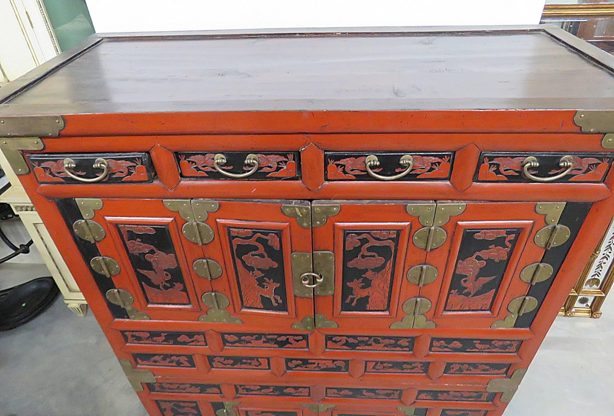 Antique Asian Cabinet In Good Condition In Swedesboro, NJ