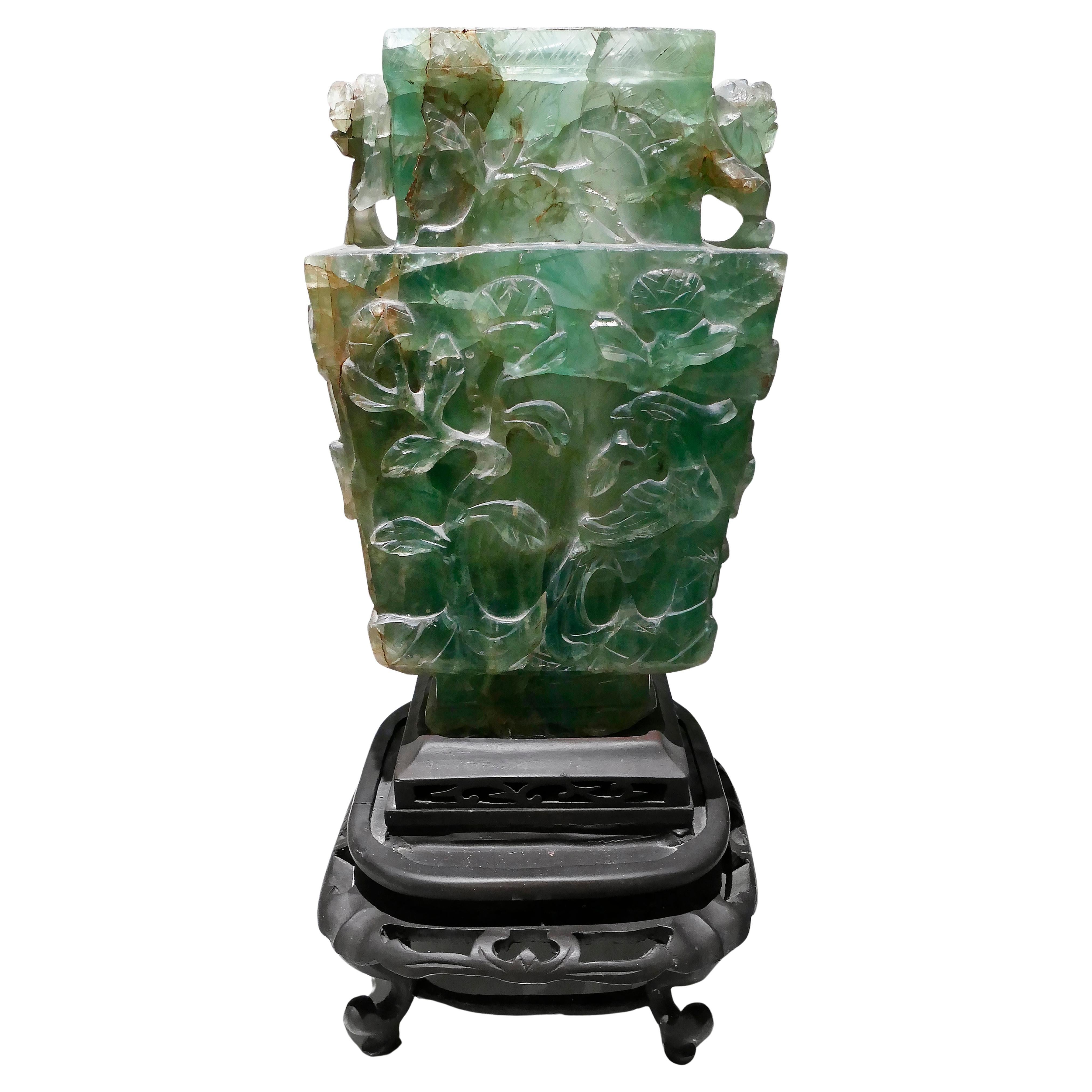 Sculpté à la main Vase asiatique ancien en quartz sculpté monté en lampe en vente