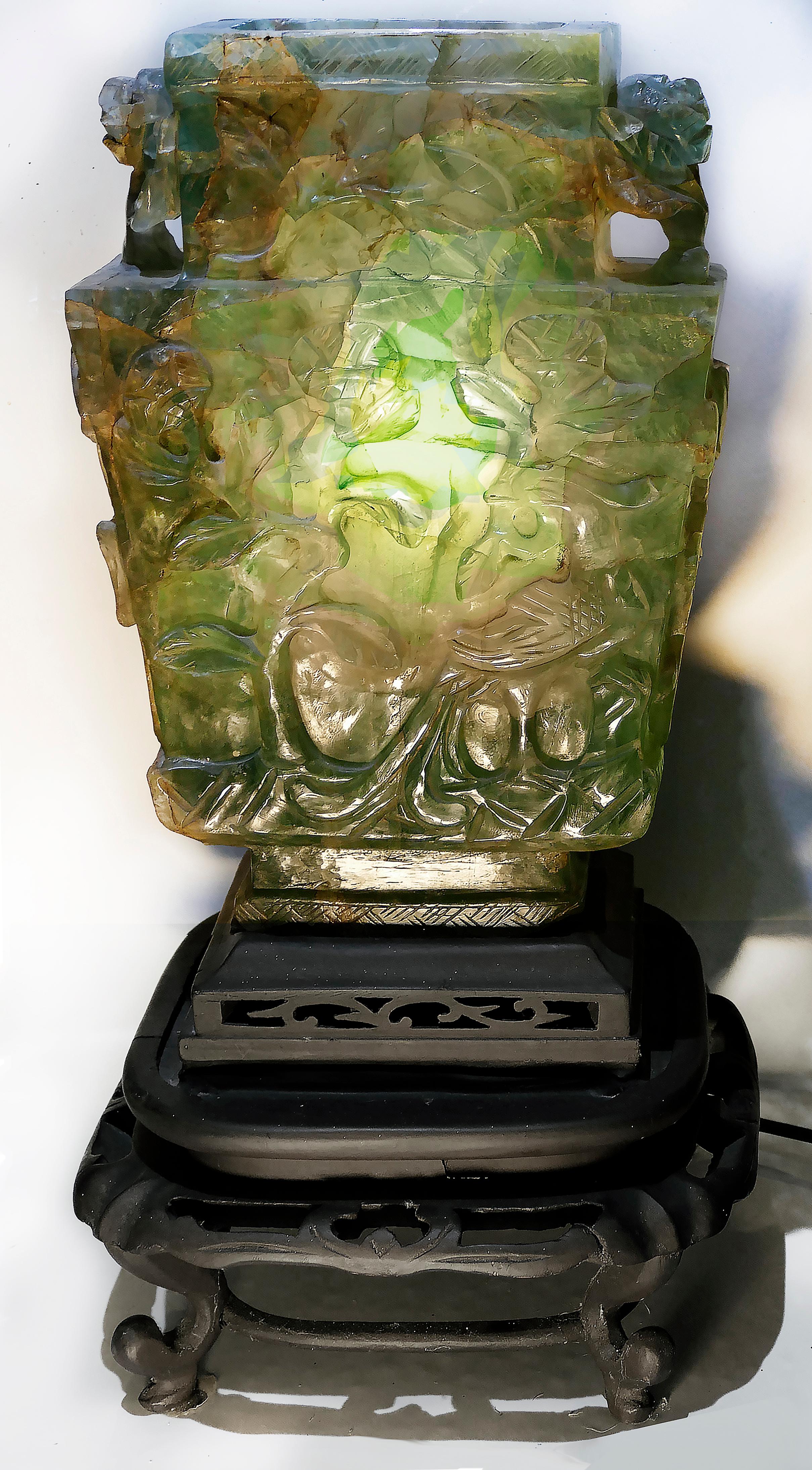 Début du 20ème siècle Vase asiatique ancien en quartz sculpté monté en lampe en vente