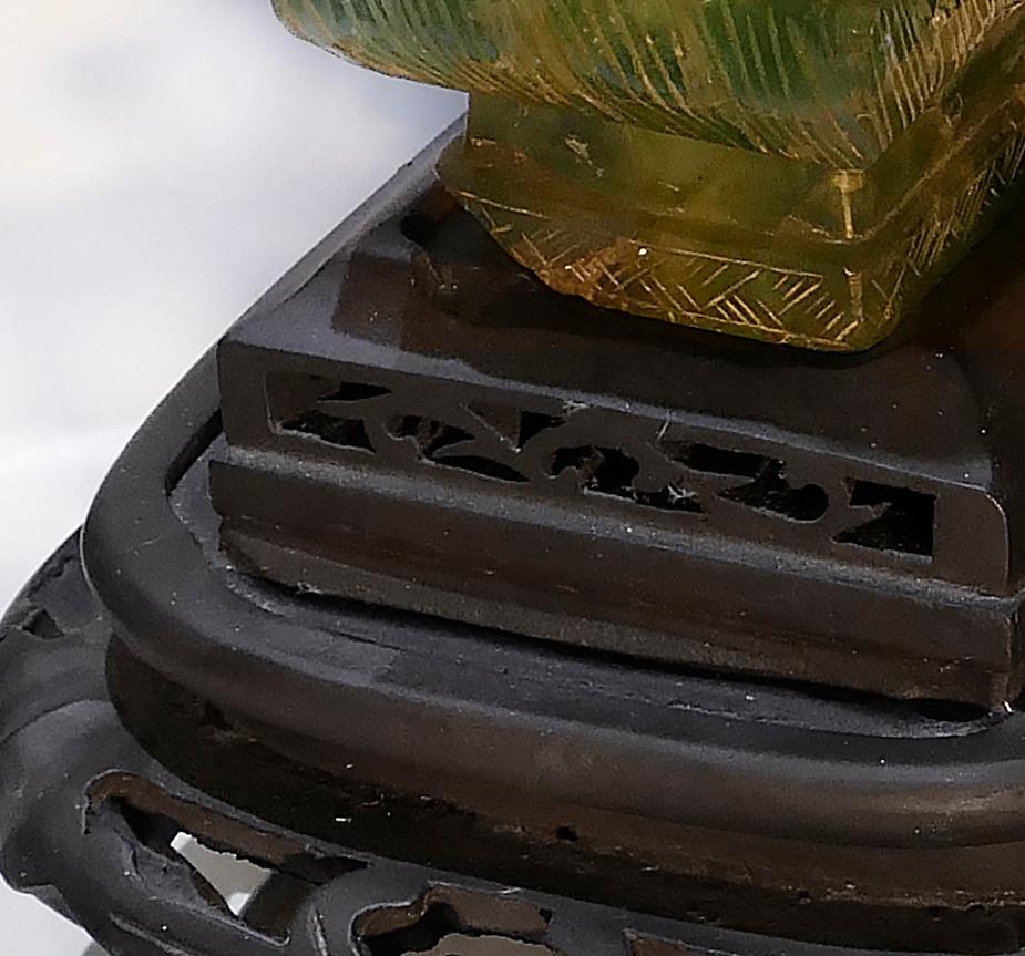 Vase asiatique ancien en quartz sculpté monté en lampe en vente 3