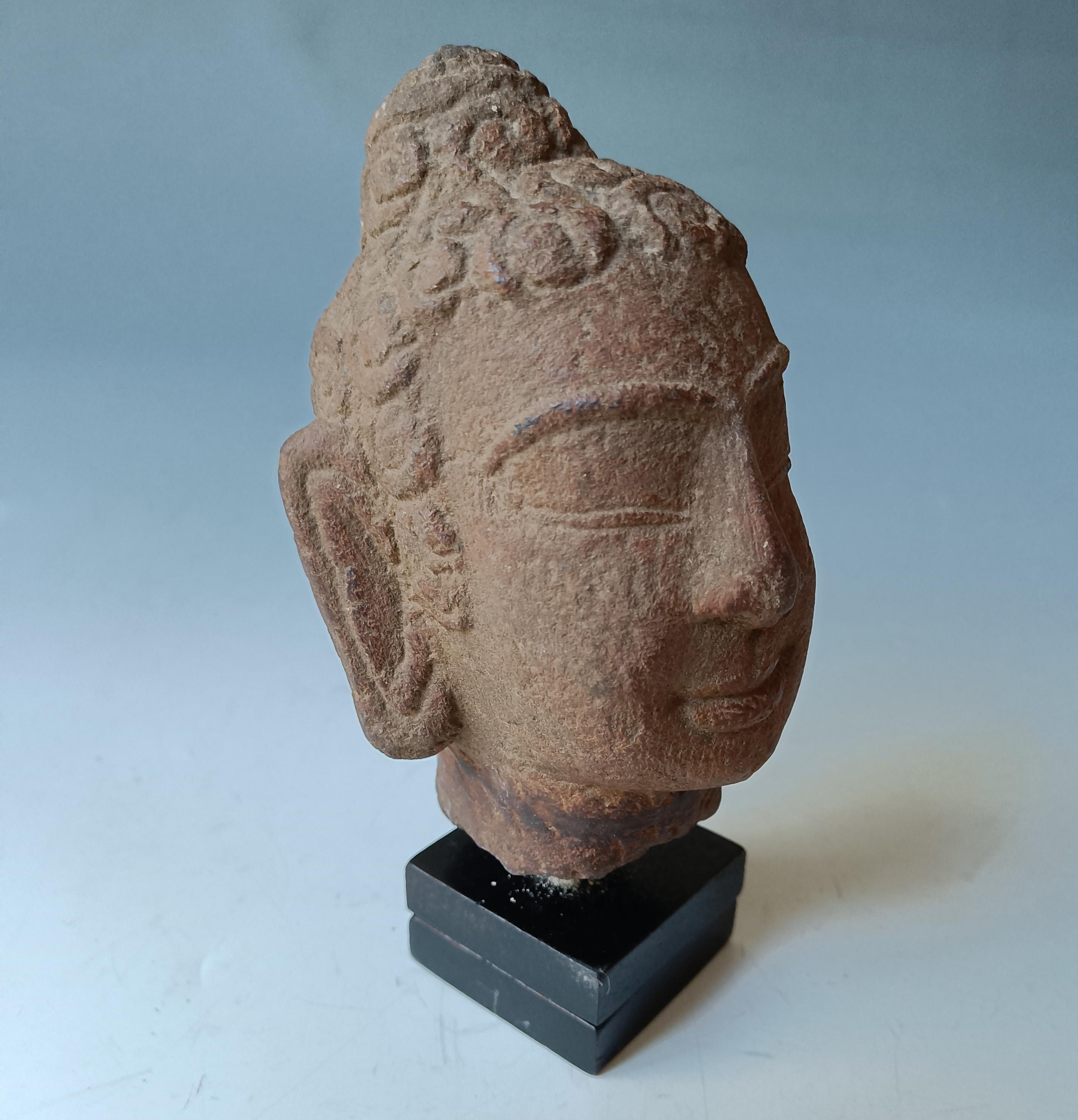 Birman Antique tête de bouddha en pierre sculptée asiatique Art décoratif asiatique en vente