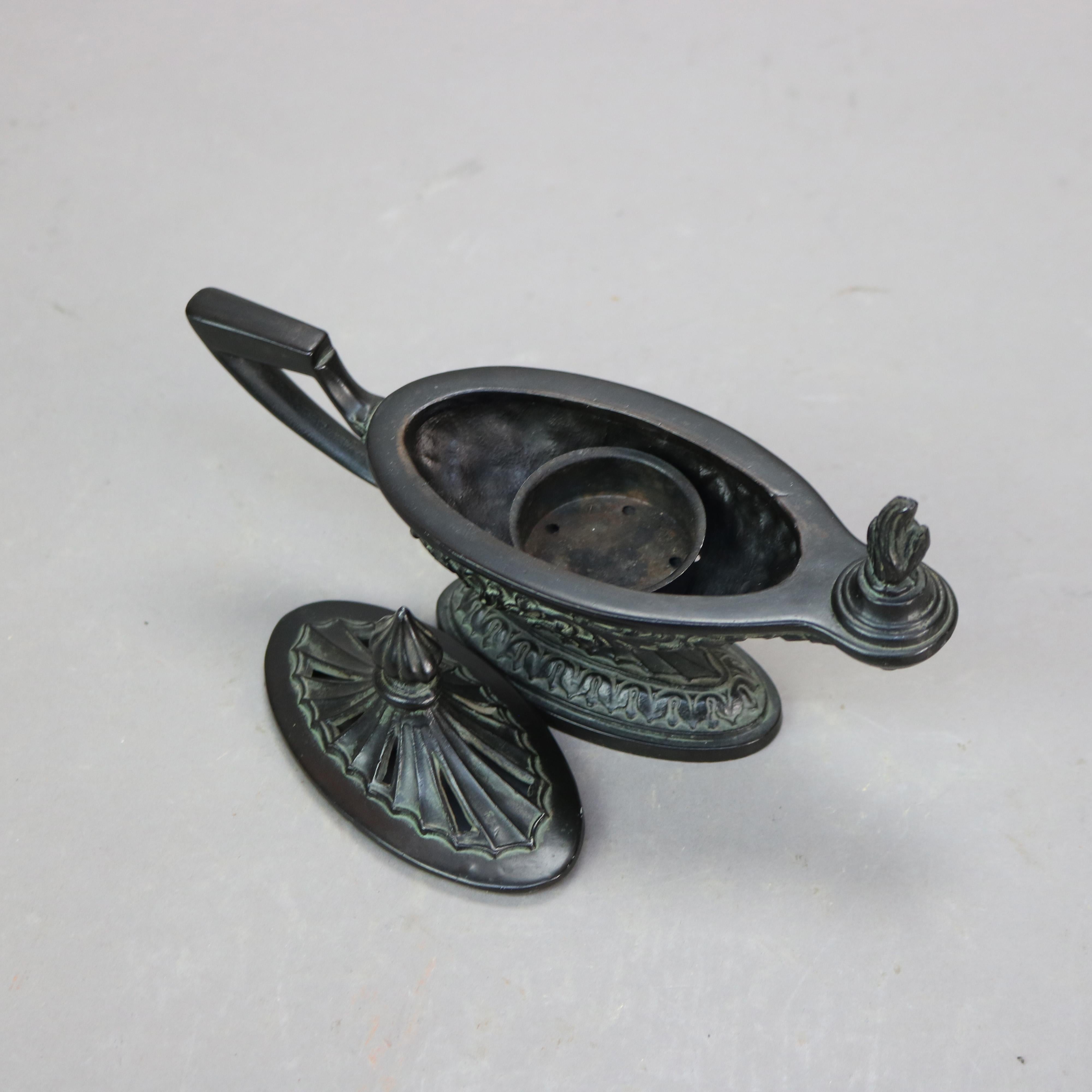 Bronzo Antica lampada asiatica in bronzo fuso C1920 in vendita