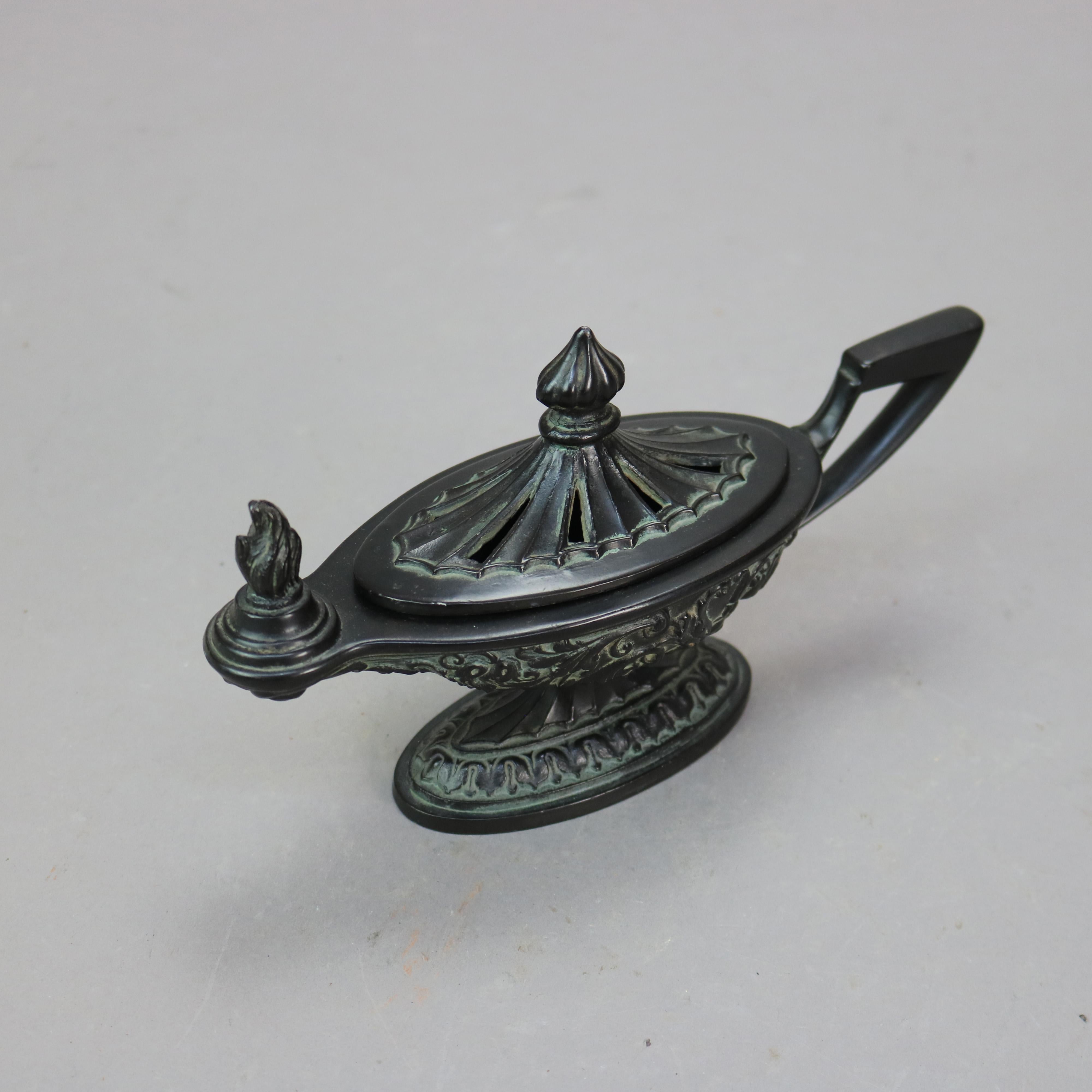 Antica lampada asiatica in bronzo fuso C1920 in vendita 2