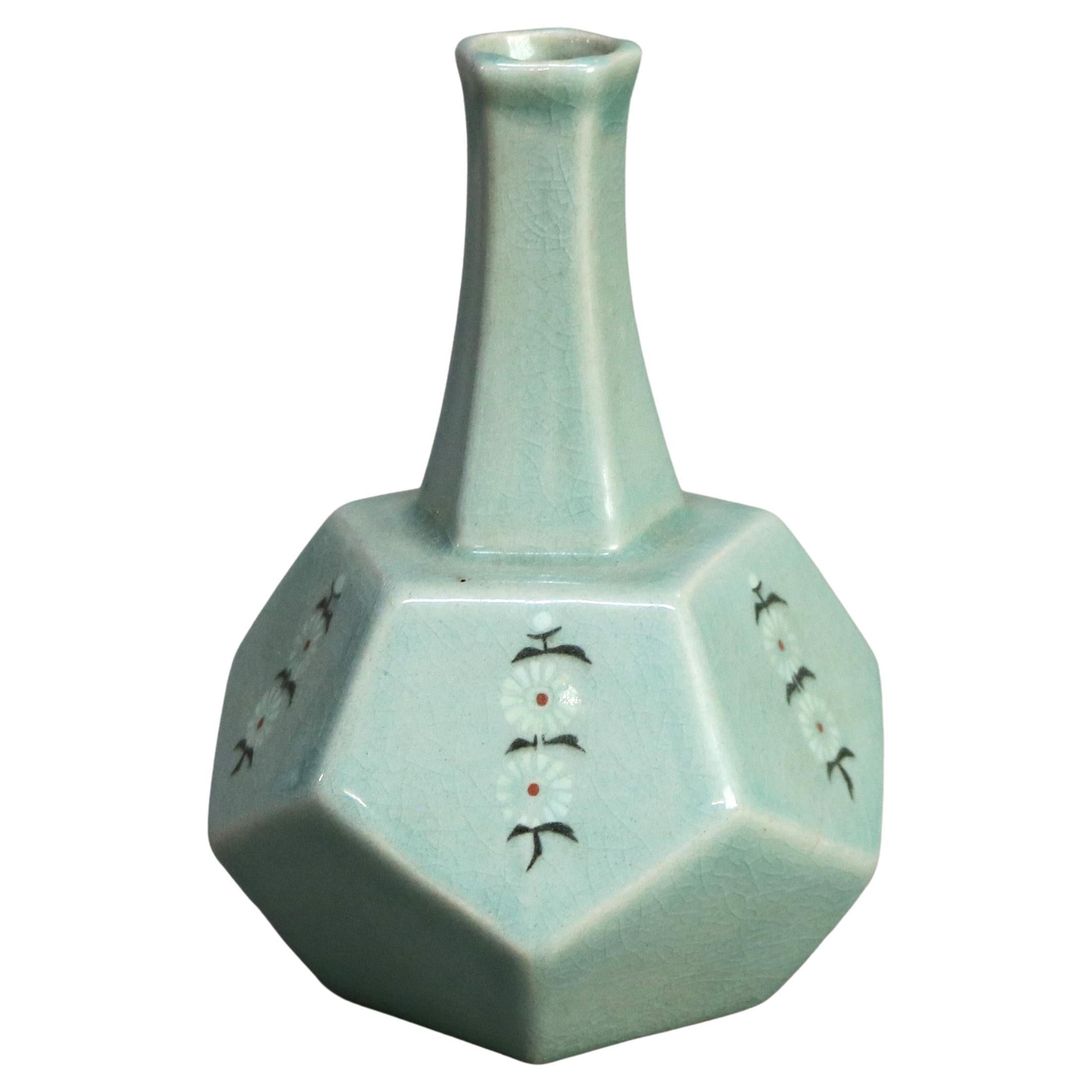 Antiguo Jarrón de Capullos de Cerámica Celadón Asiática con Margaritas Firmado Principios del S. XIX en venta