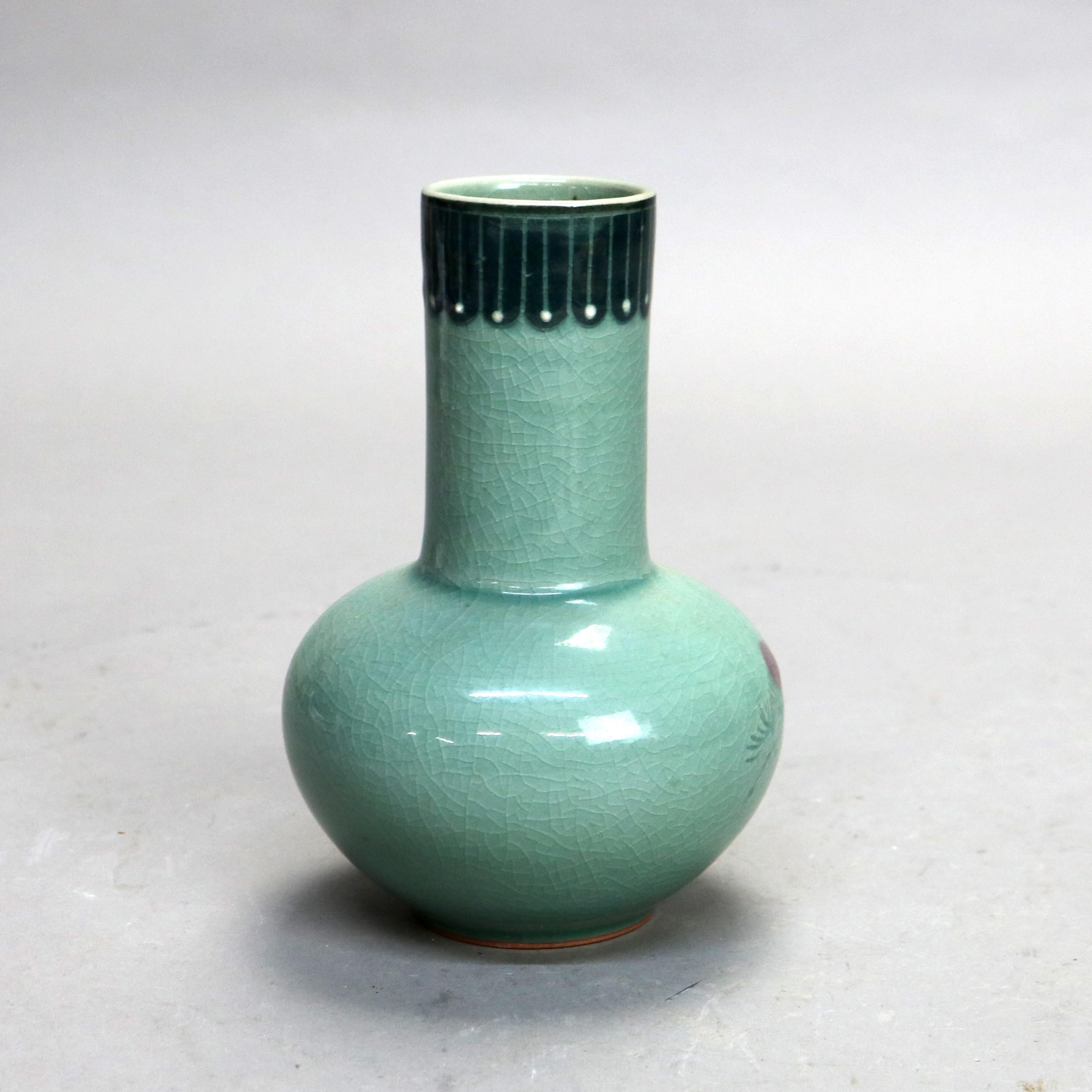 Poteries Ancien vase à bourgeons asiatique en poterie céladon avec scène de marais signé début du 19e siècle en vente