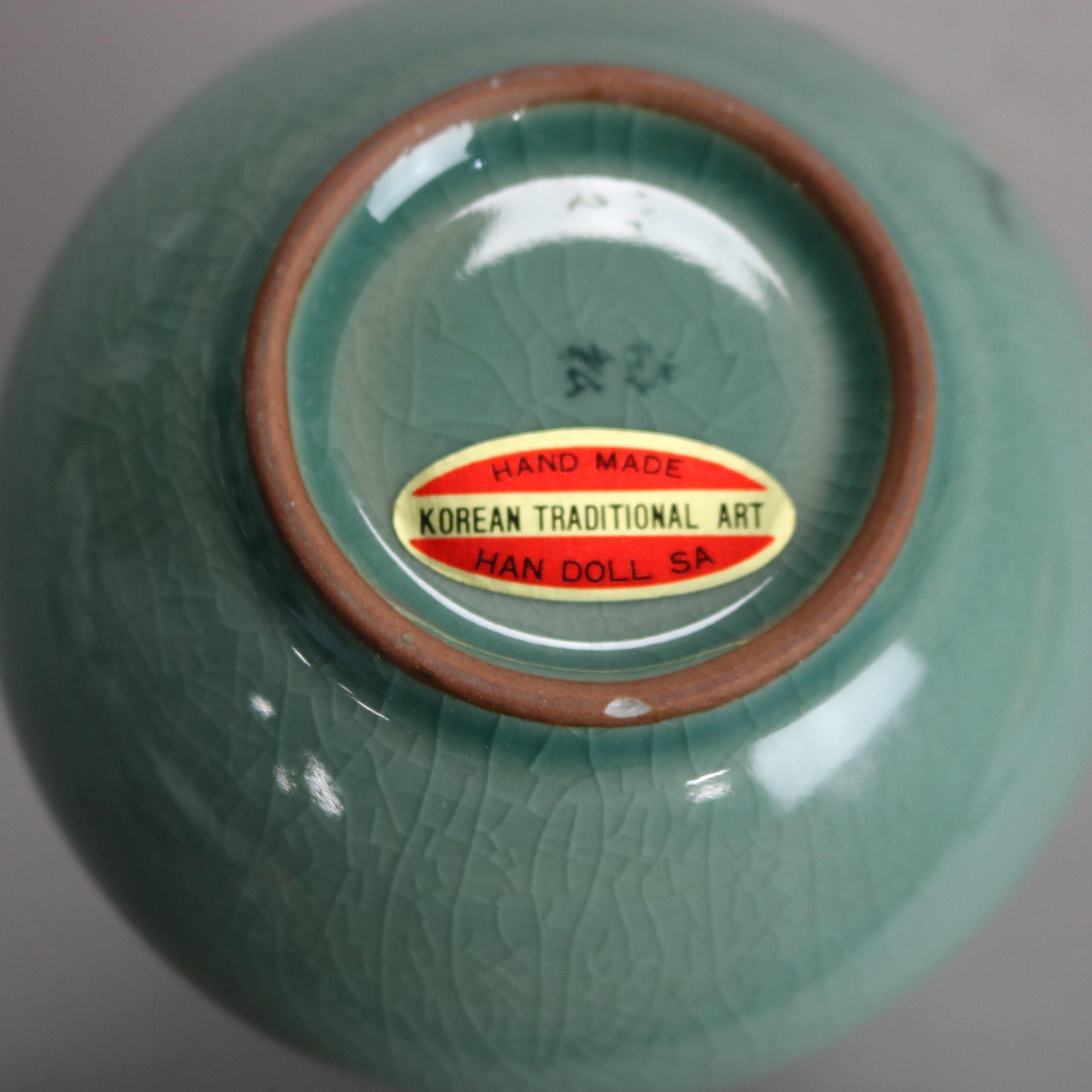 Ancien vase à bourgeons asiatique en poterie céladon avec scène de marais signé début du 19e siècle en vente 1