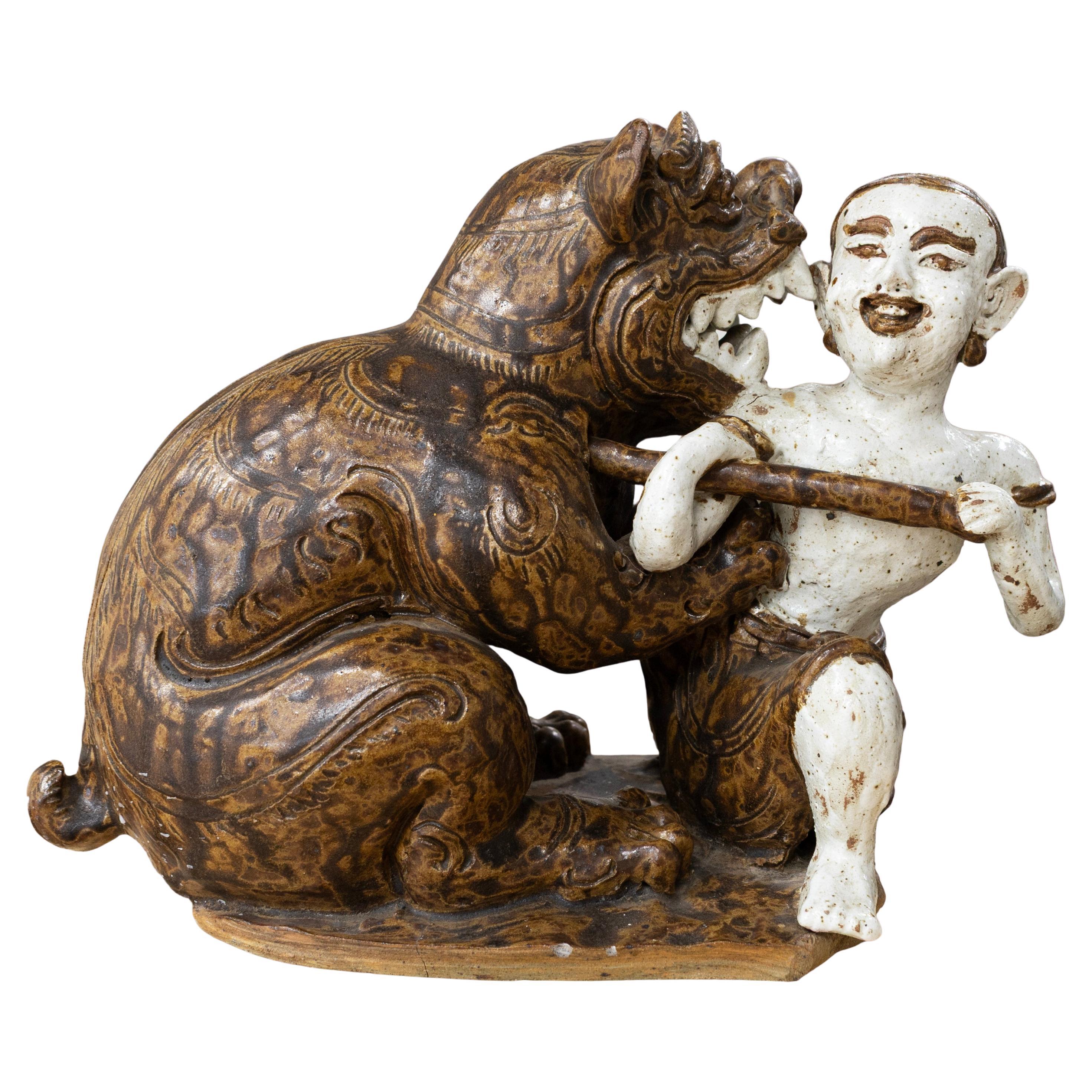 Ceramica asiatica antica - Figura maschile con drago, 20° secolo circa Collectional