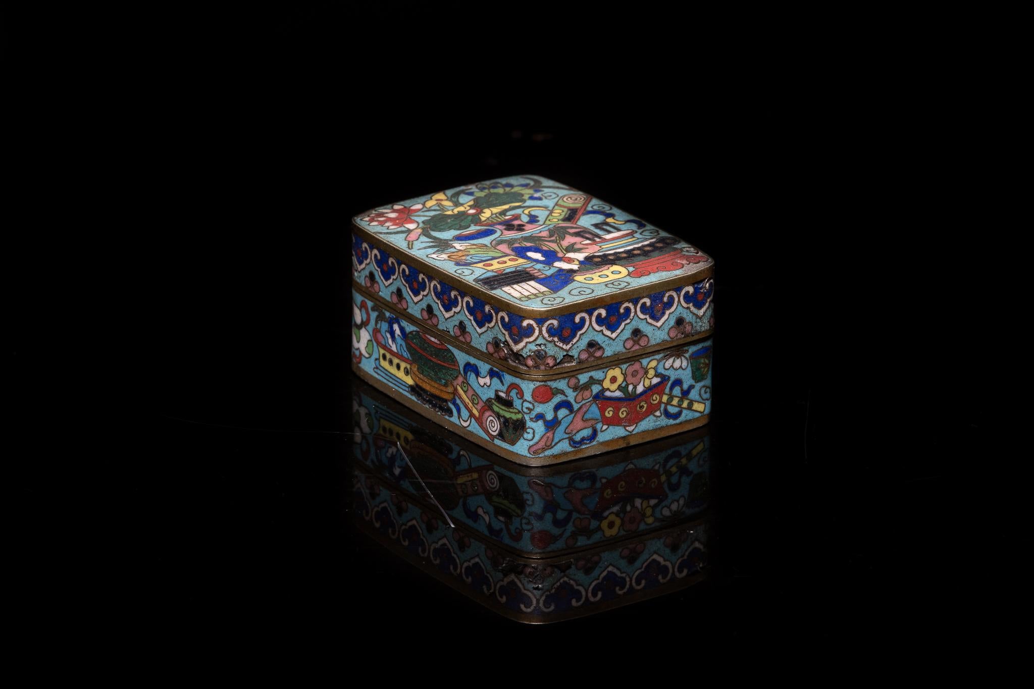 Hand-Crafted Antique Asian Chinese Opium Box Cloisonné Enamel, Tobacco Snuff Box Floral Motif For Sale