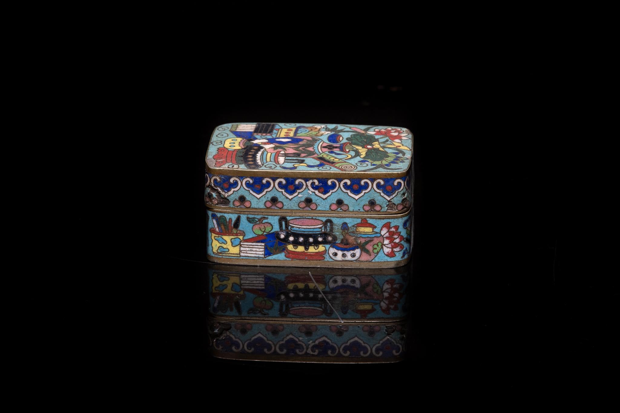 19th Century Antique Asian Chinese Opium Box Cloisonné Enamel, Tobacco Snuff Box Floral Motif For Sale