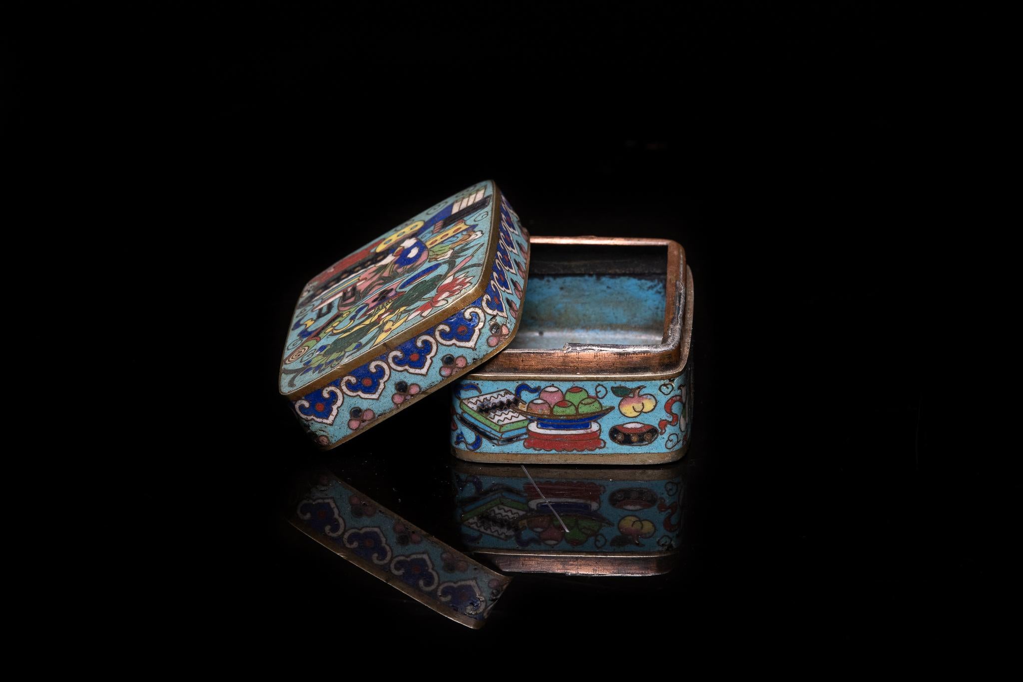 XIXe siècle Ancienne boîte à opium chinoise en émail cloisonné, Tabac Tabatière Motif floral en vente