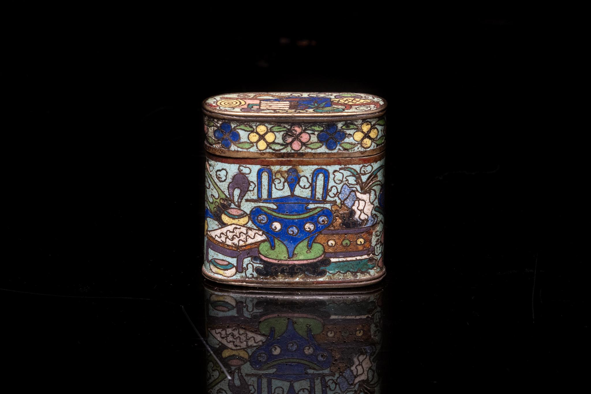 19th Century Antique Asian Chinese Opium Box in Cloisonné Enamel, Snuff Box Floral Motif For Sale