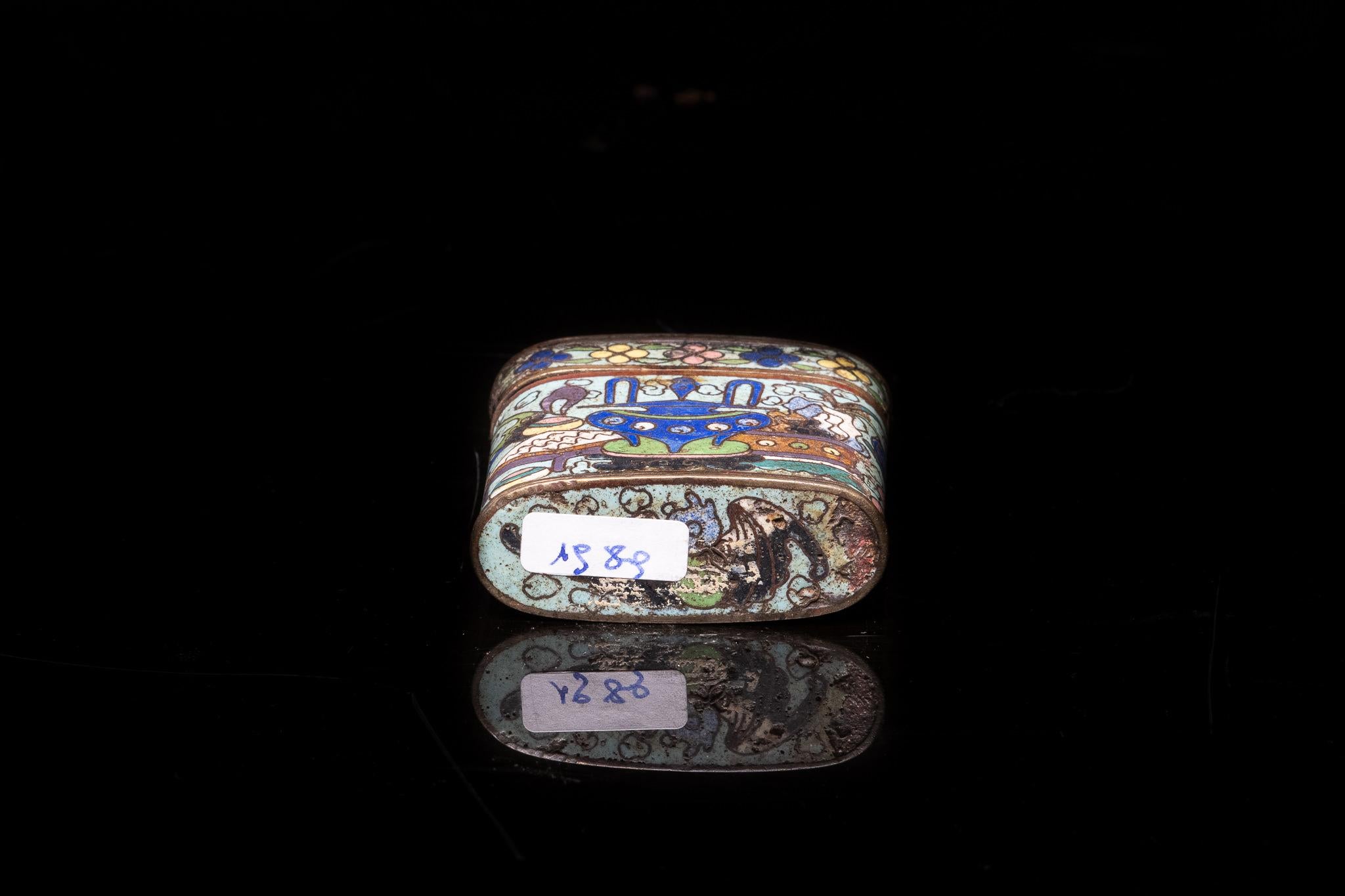 Antike asiatische chinesische Opiumdose aus Cloisonné-Email, Schnupftabakdose mit Blumenmotiv im Zustand „Gut“ im Angebot in Leuven , BE