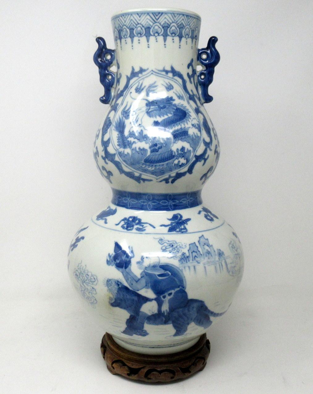 A very fine quality example of a Chinese double gourd blue and white porcelain stonewear porcelain vase of tall proportions, complete with its original carved fret work hardwood base 

Mid-19th century. Tongzhi Period 1856-1875. 

With twin