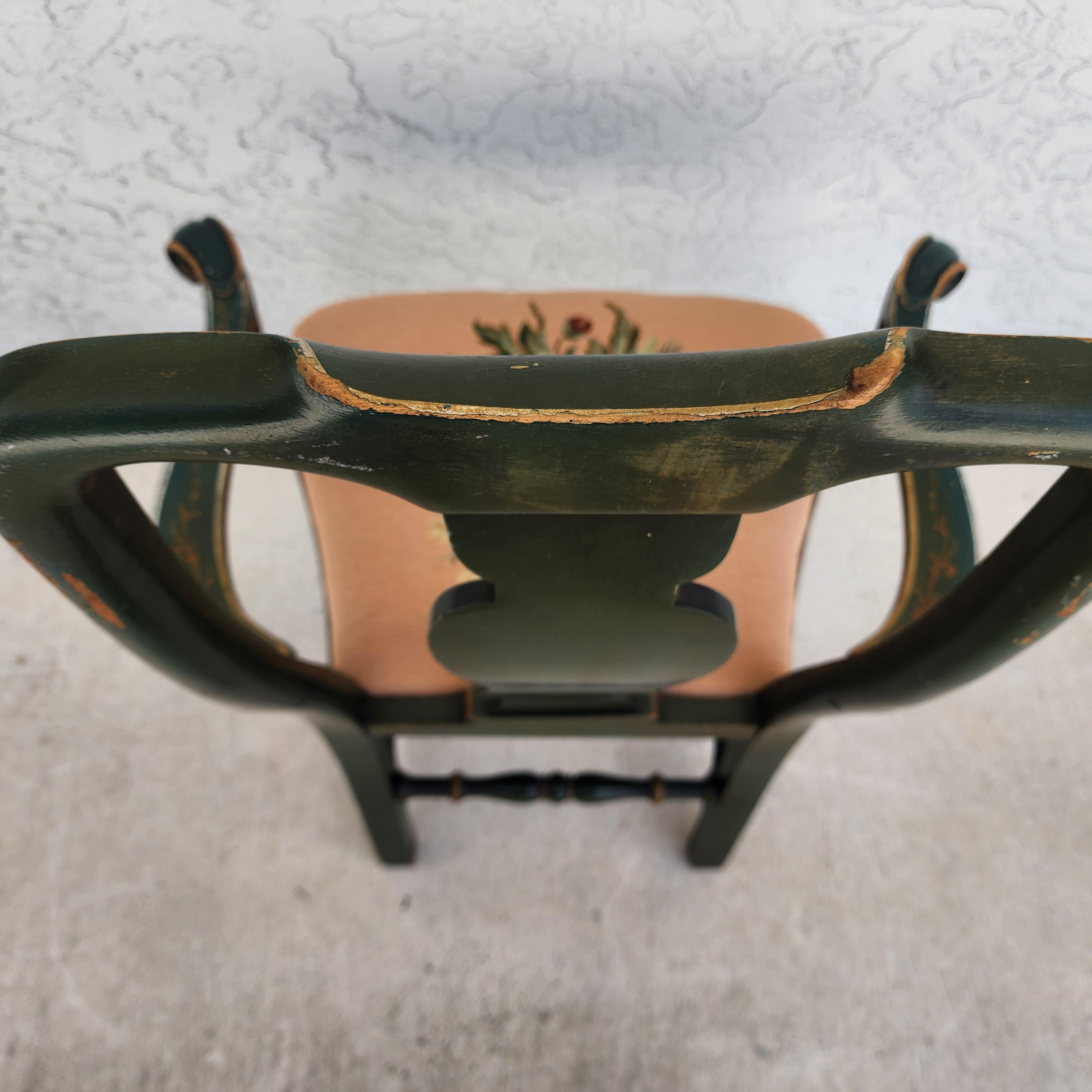 Fauteuil Queen Anne ancien décoré de chinoiseries, vers 1930 en vente 10