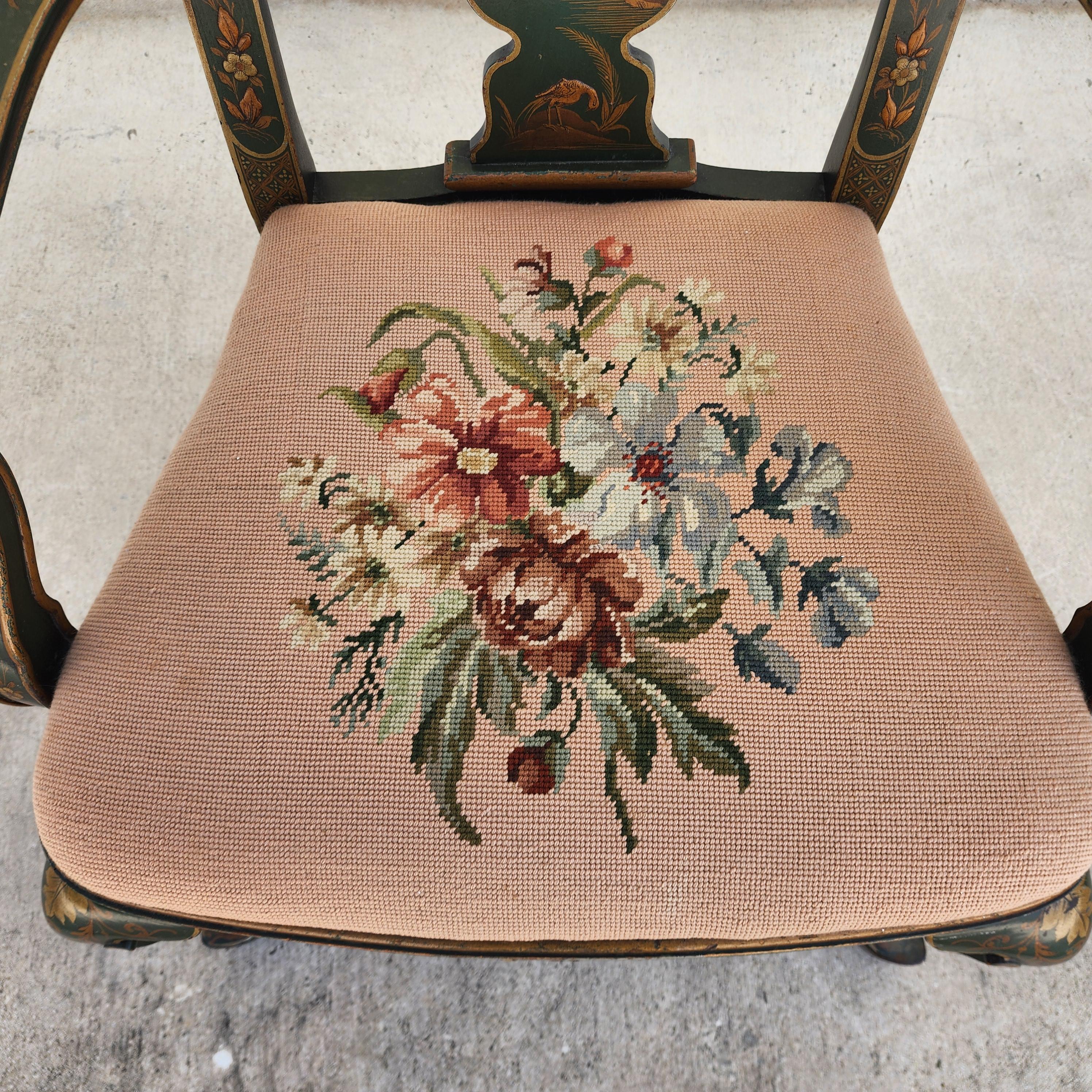 Tapisserie à l'aiguille Fauteuil Queen Anne ancien décoré de chinoiseries, vers 1930 en vente