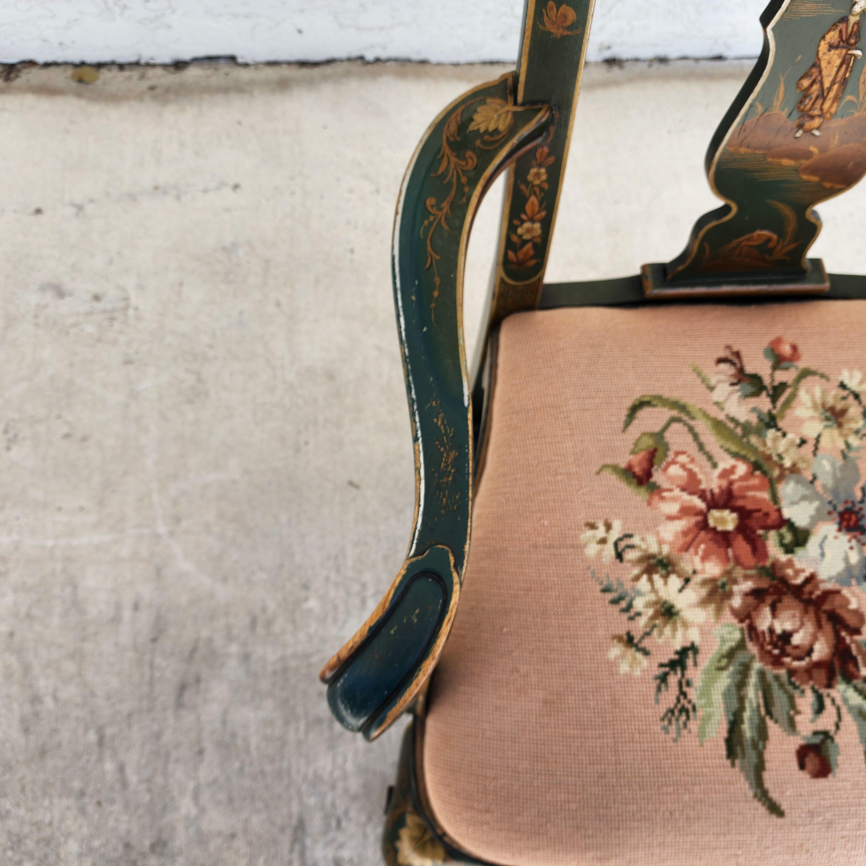 20ième siècle Fauteuil Queen Anne ancien décoré de chinoiseries, vers 1930 en vente