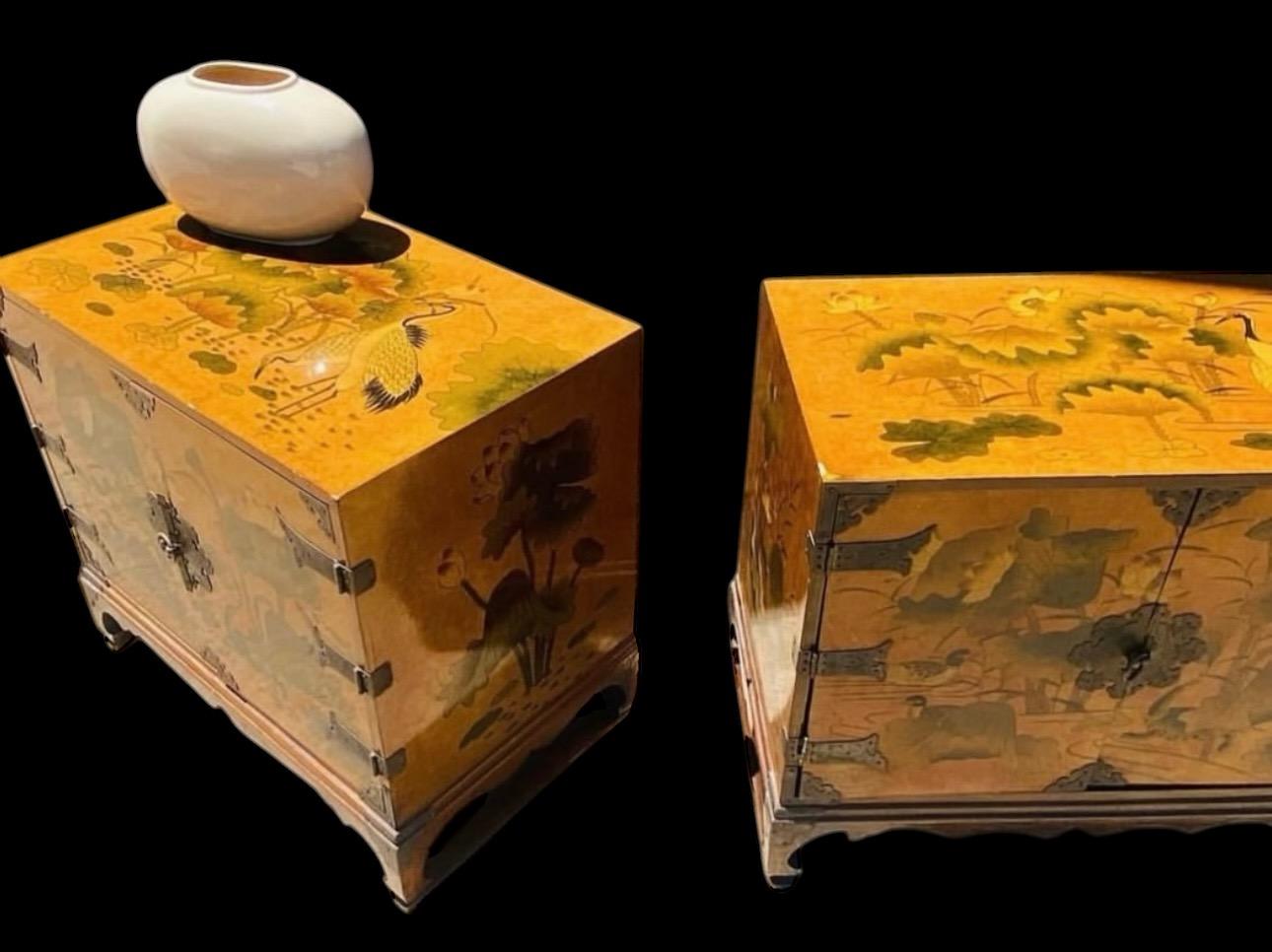 Antique Asian Chinoiserie Bedside Cabinet Tables Night Stands In Good Condition In Stafford, TX