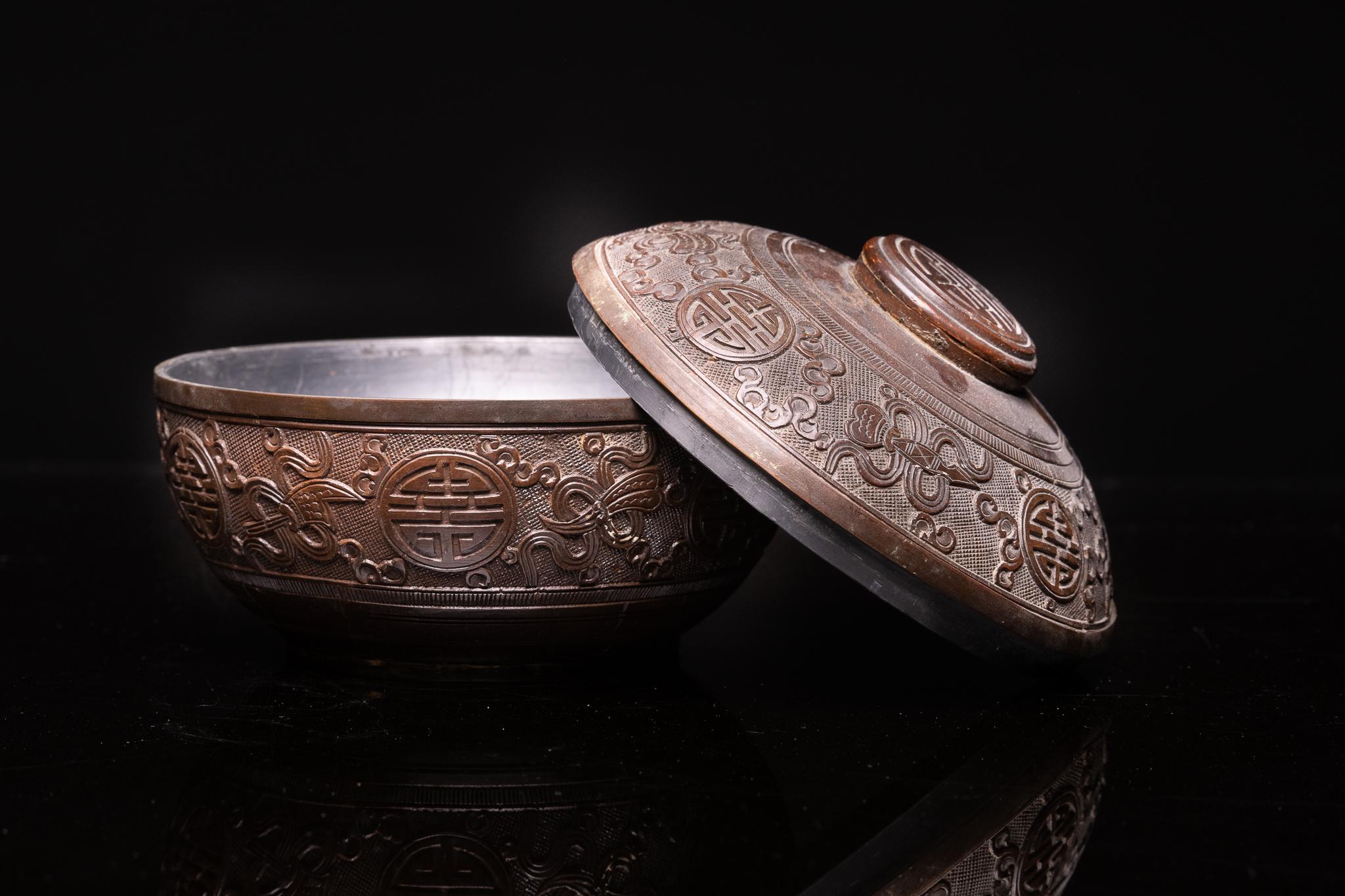 19th Century Antique Asian Decorated Storage Bowl with Lid, Carved Out of Coconut Shell China For Sale