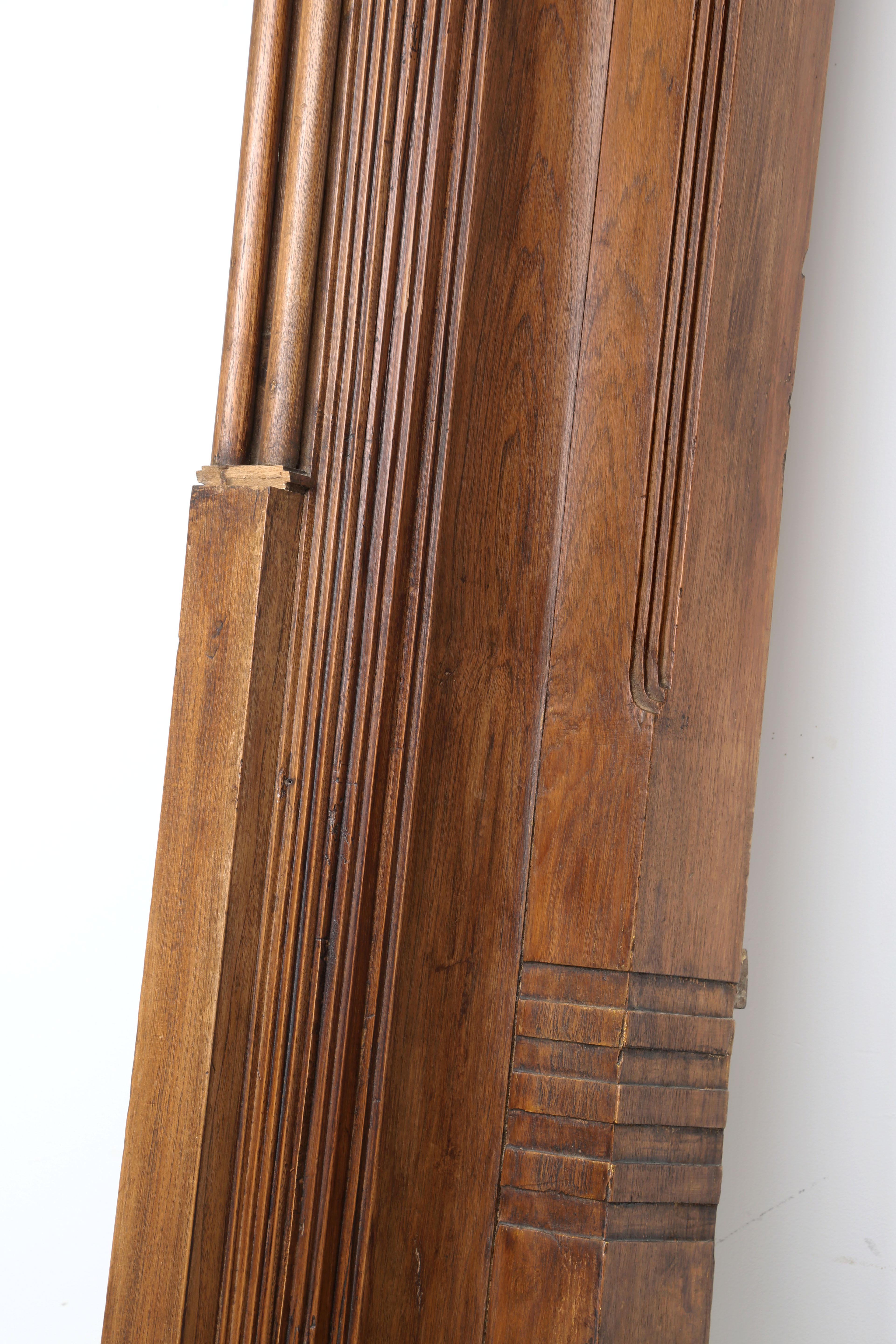 Antico telaio di porta asiatico realizzato a mano in legno di teak forse in Pakistan o in India in vendita 5
