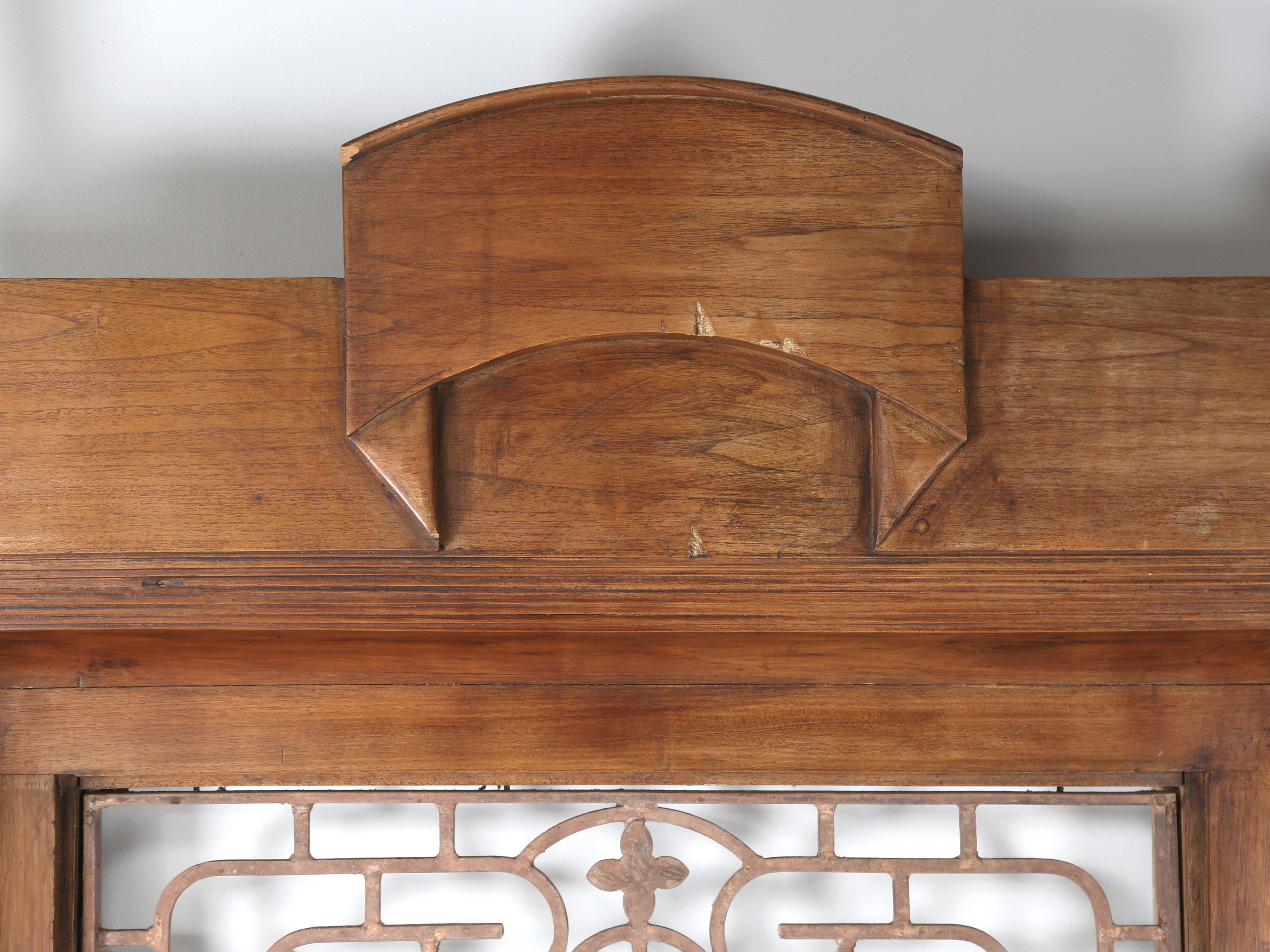 Pakistano Antico telaio di porta asiatico realizzato a mano in legno di teak forse in Pakistan o in India in vendita