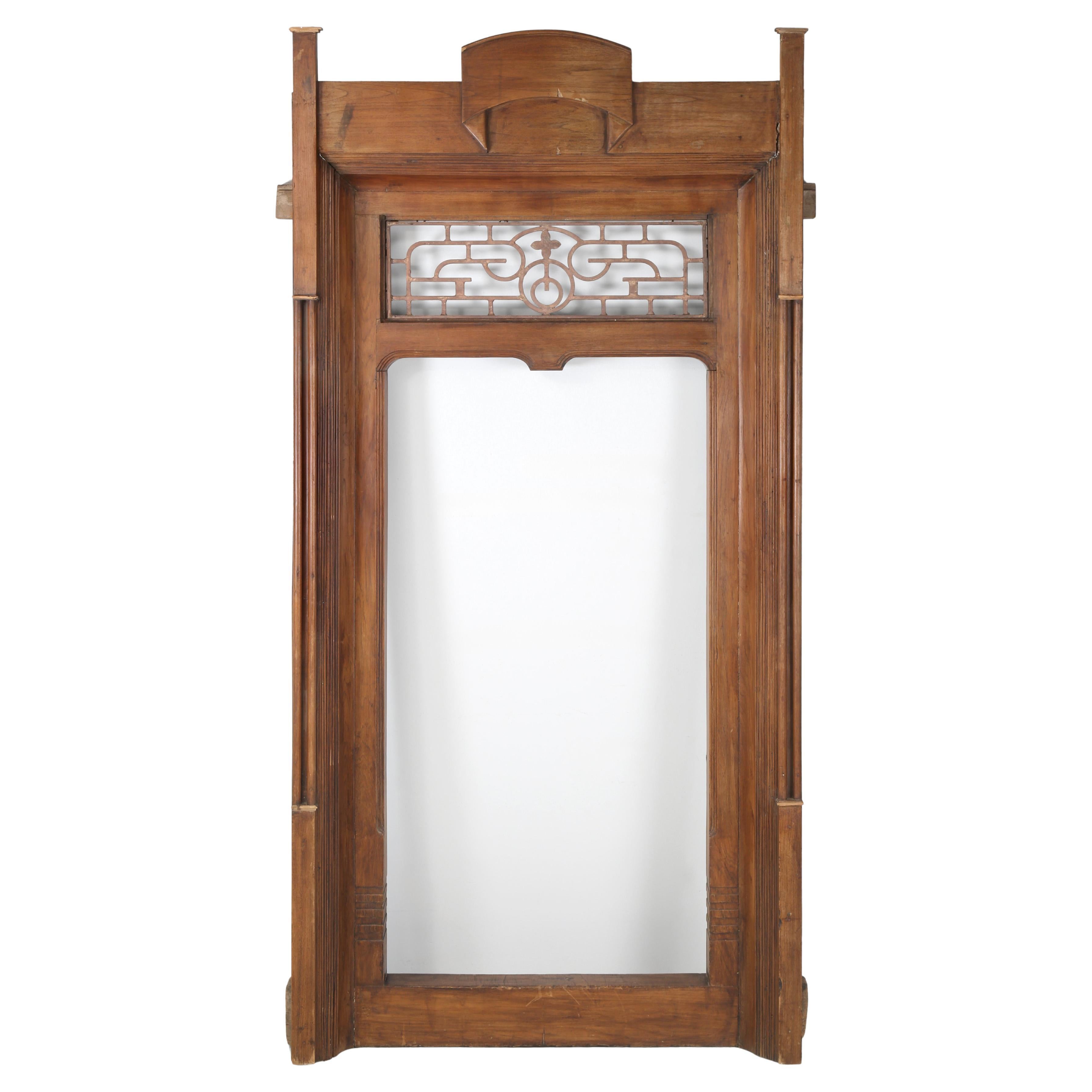 Antico telaio di porta asiatico realizzato a mano in legno di teak forse in Pakistan o in India in vendita