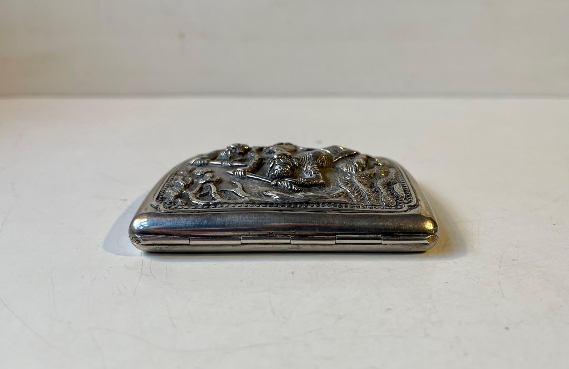 Antique Asian Export Silver Cigarette Case with Battlescene In Good Condition For Sale In Esbjerg, DK