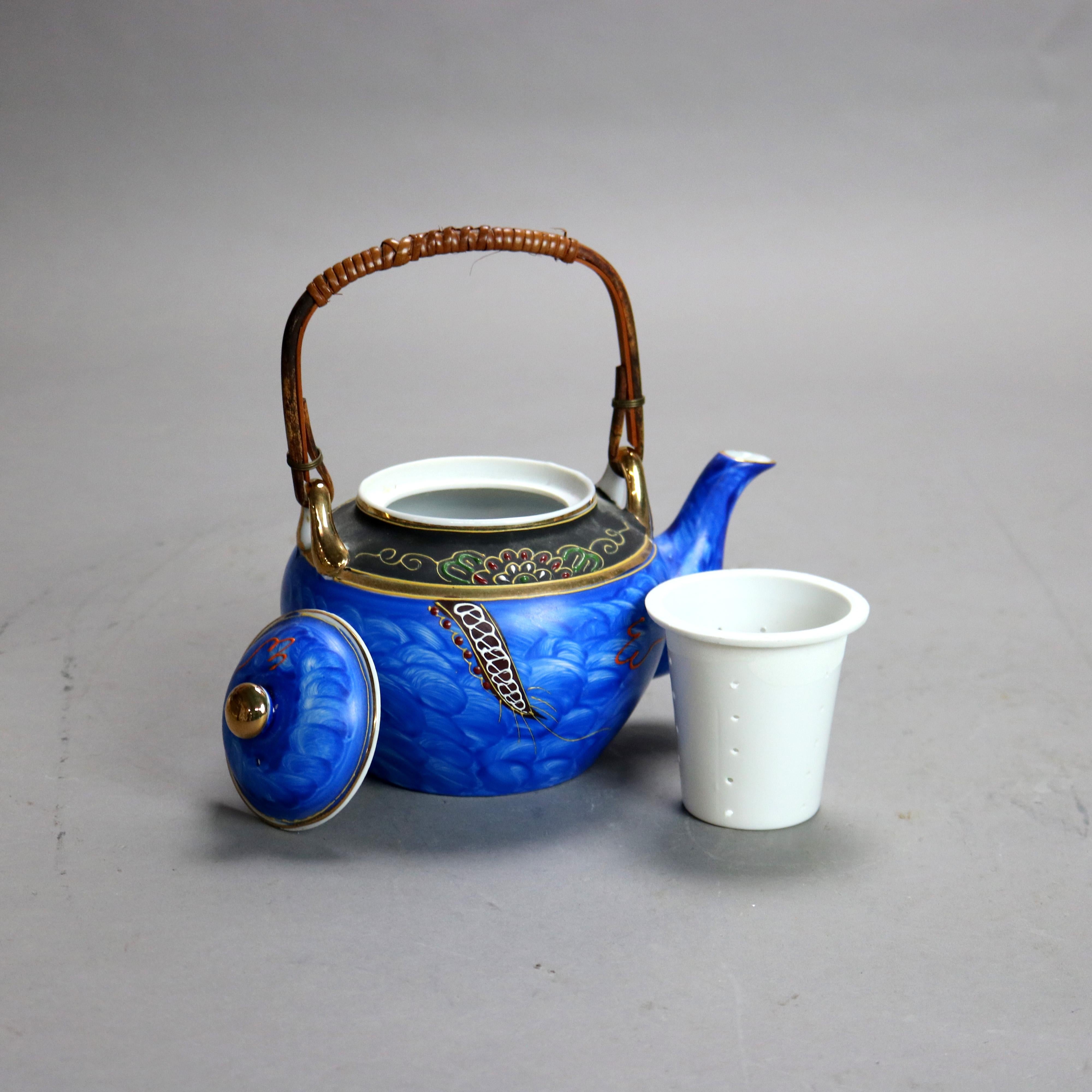 Théière asiatique ancienne en porcelaine peinte à la main avec dragon, signée, C1920 en vente 5