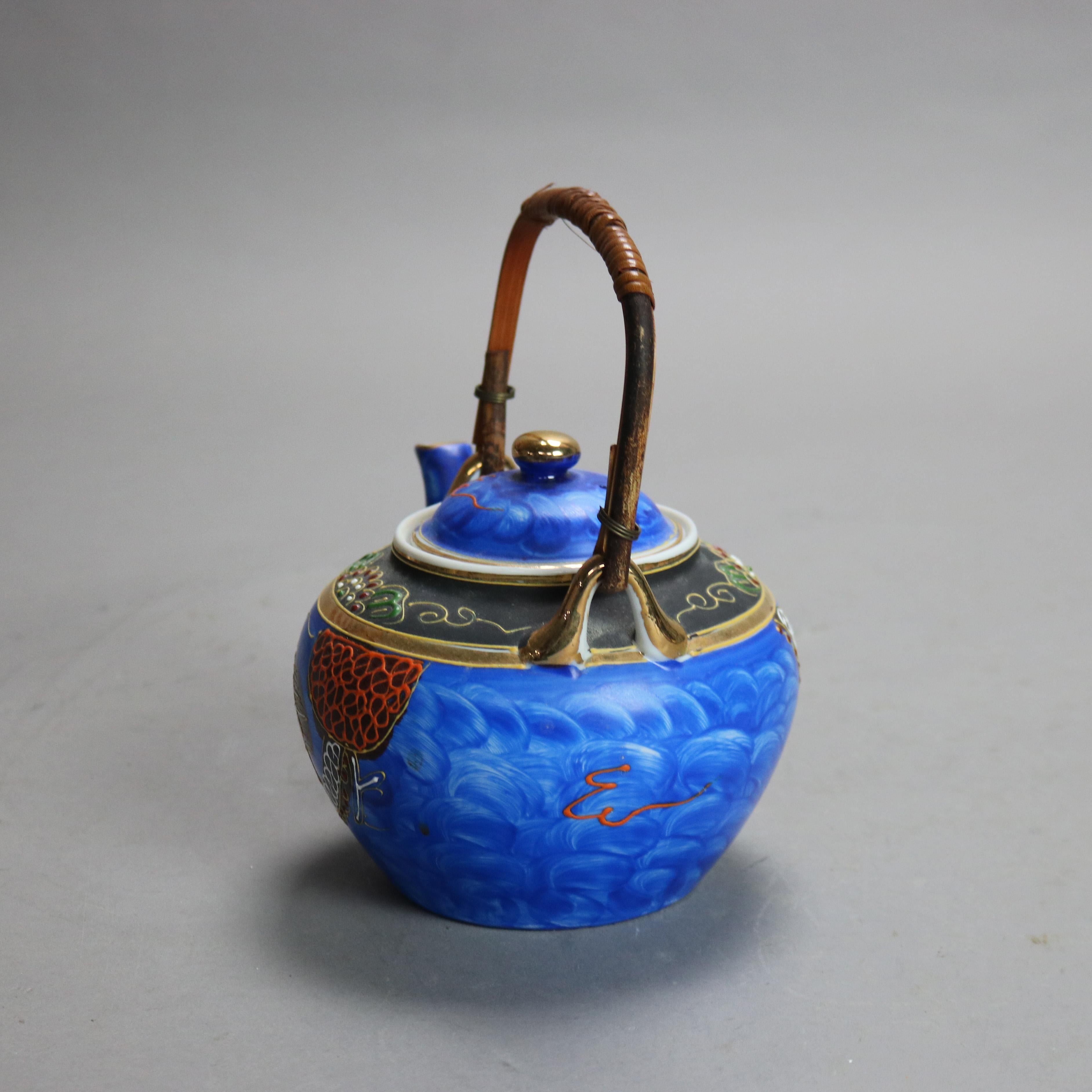 Théière asiatique ancienne en porcelaine peinte à la main avec dragon, signée, C1920 en vente 3