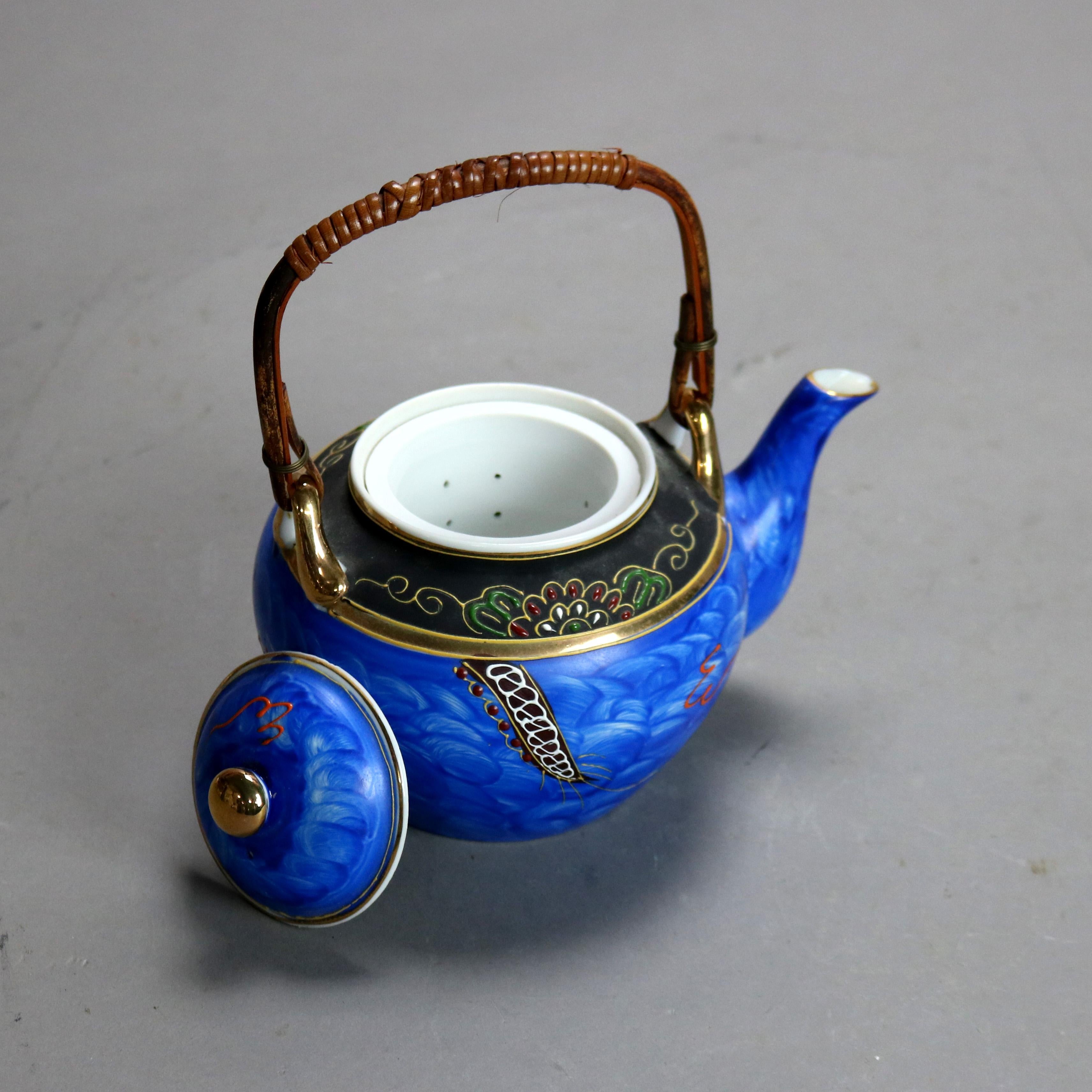 Théière asiatique ancienne en porcelaine peinte à la main avec dragon, signée, C1920 en vente 4