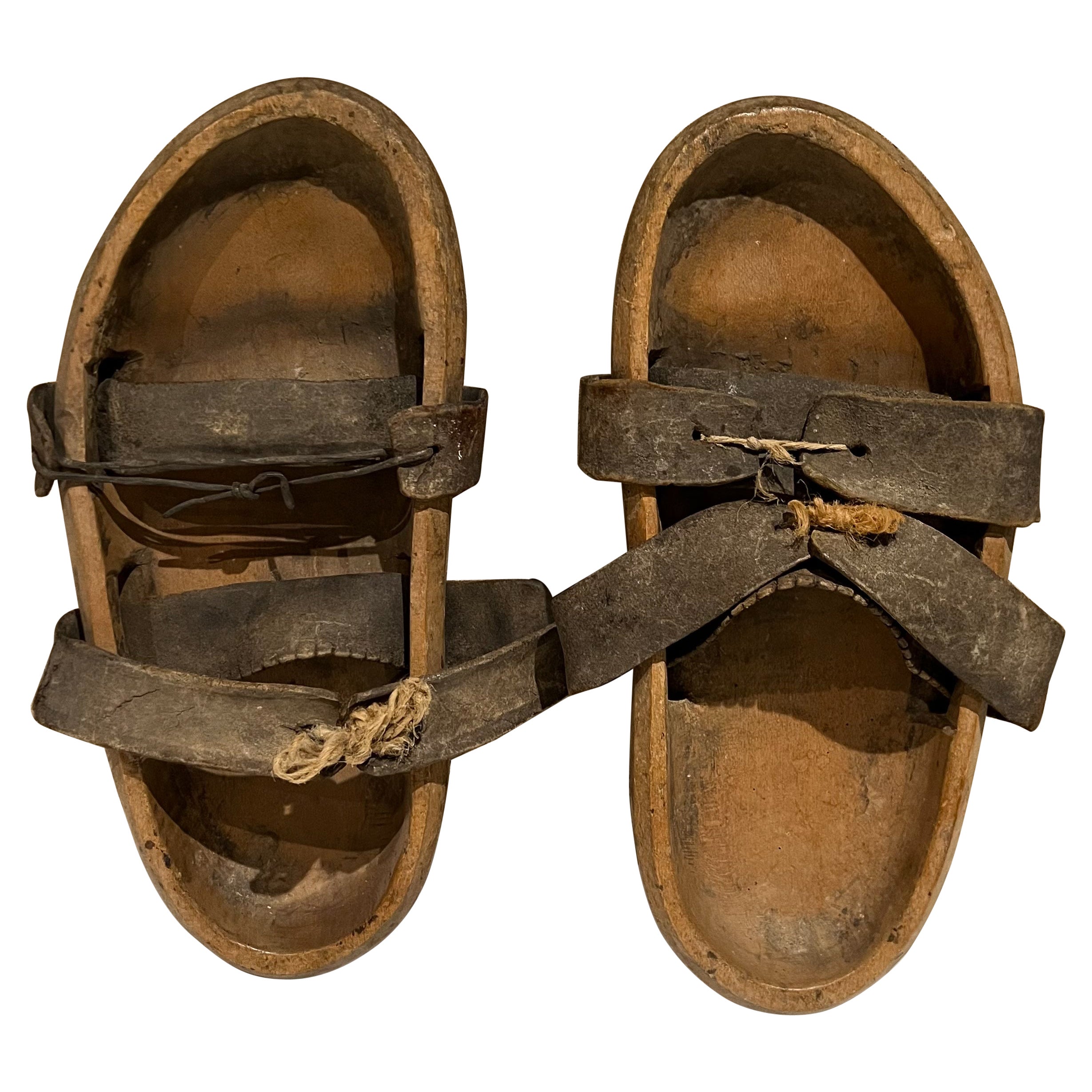 Chaussures japonaises asiatiques anciennes à bout ouvert en bois de cuir en vente