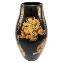 Vase ancien en laque vietnamienne pour lutteurs et tambourinaires