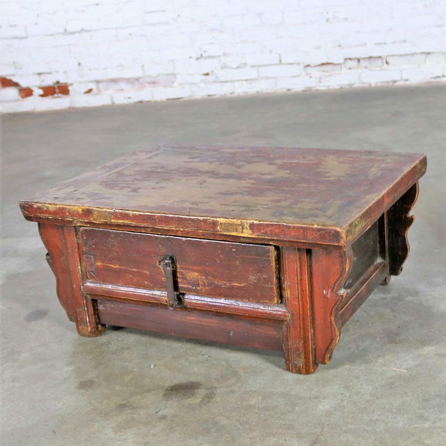 Handsome antique Asian low table with a single drawer originally used for tea or as an altar. It is in wonderful antique condition with tons of beautiful age patina. Please see photos, circa 1850-1950.

This is a gorgeous piece of antique Asian