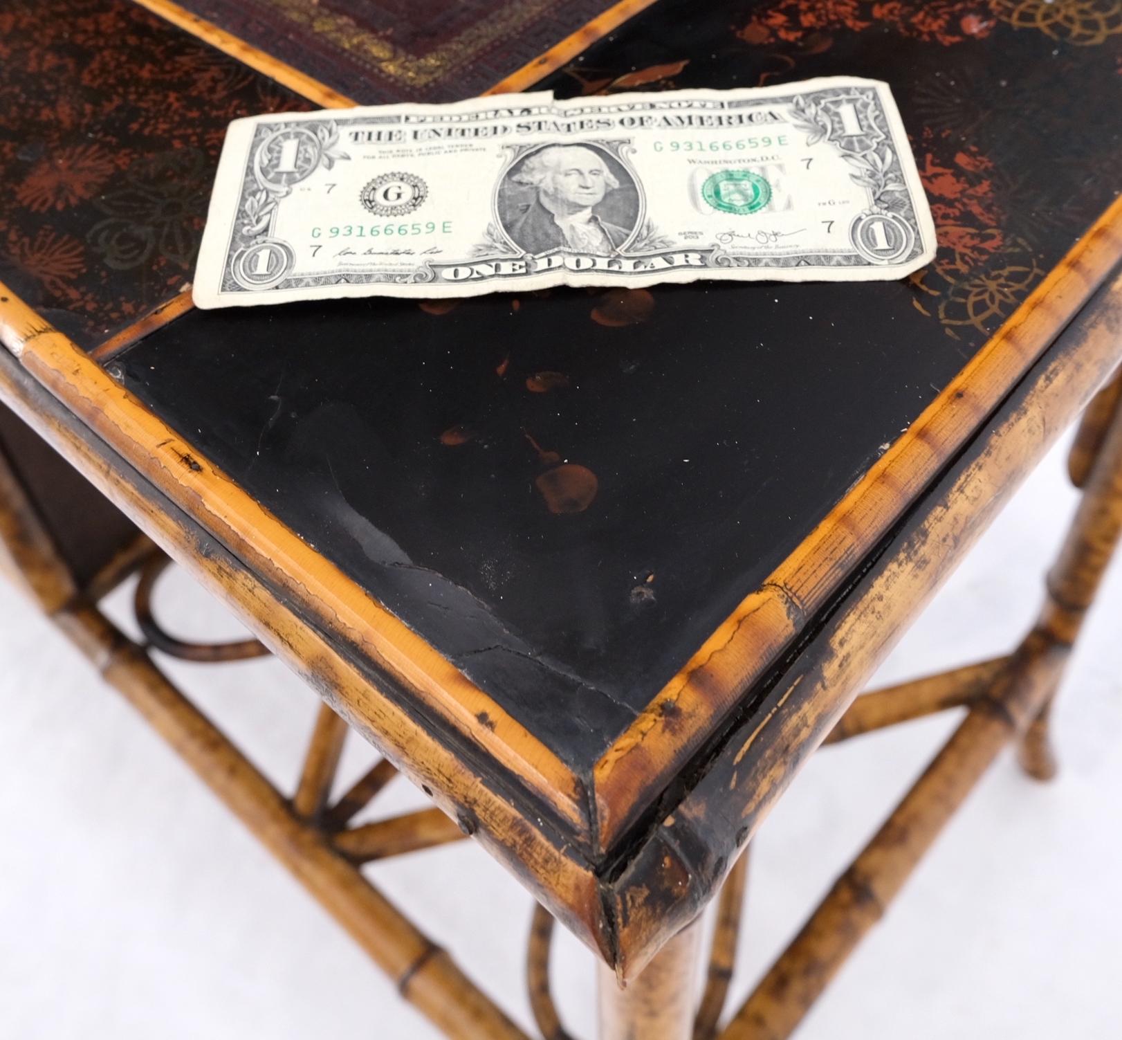 Ancienne table de bureau asiatique orientale japonaise en bambou brûlé peinte à la main et décorée en vente 4