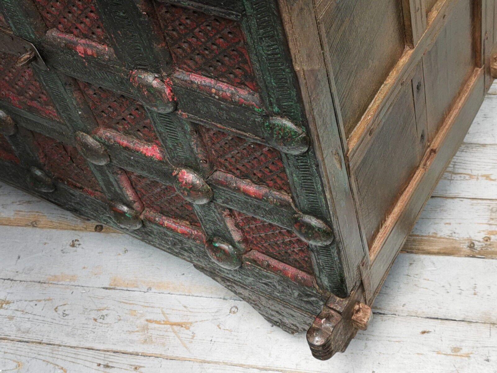 Antike asiatische verschnörkelte Holz Damchiya Dowry Box im Angebot 4