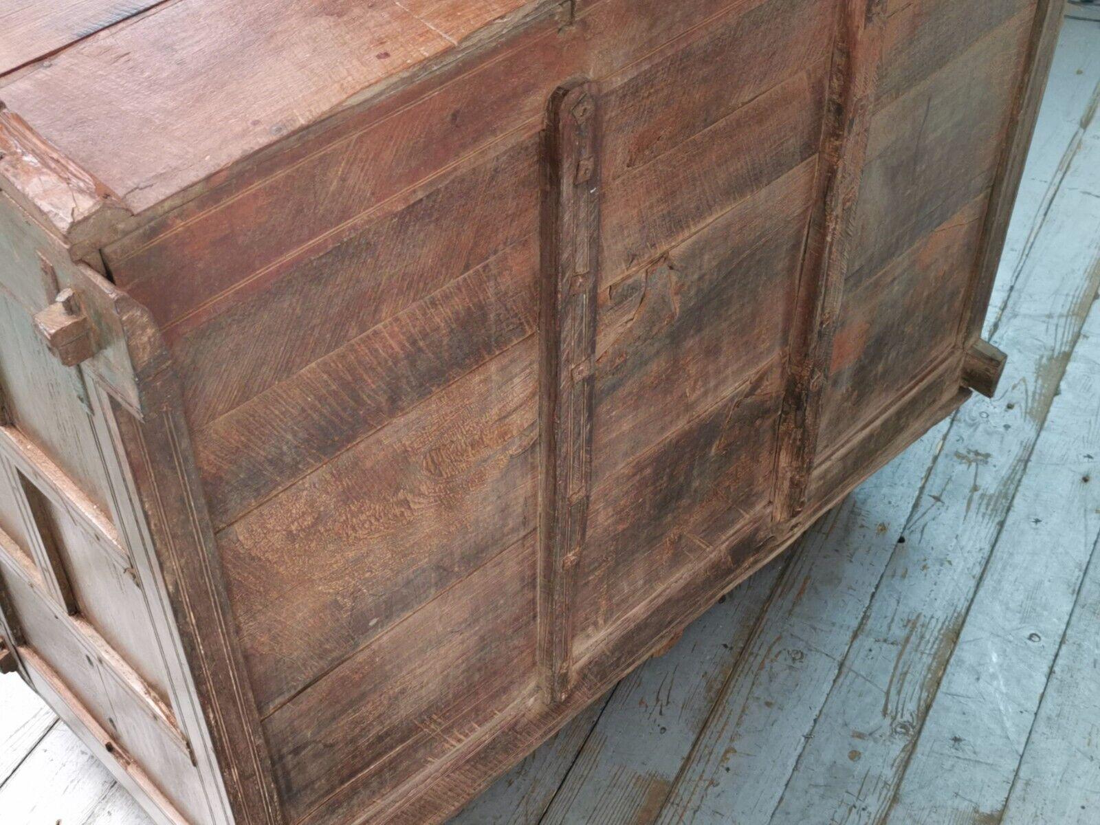 Antike asiatische verschnörkelte Holz Damchiya Dowry Box im Angebot 2