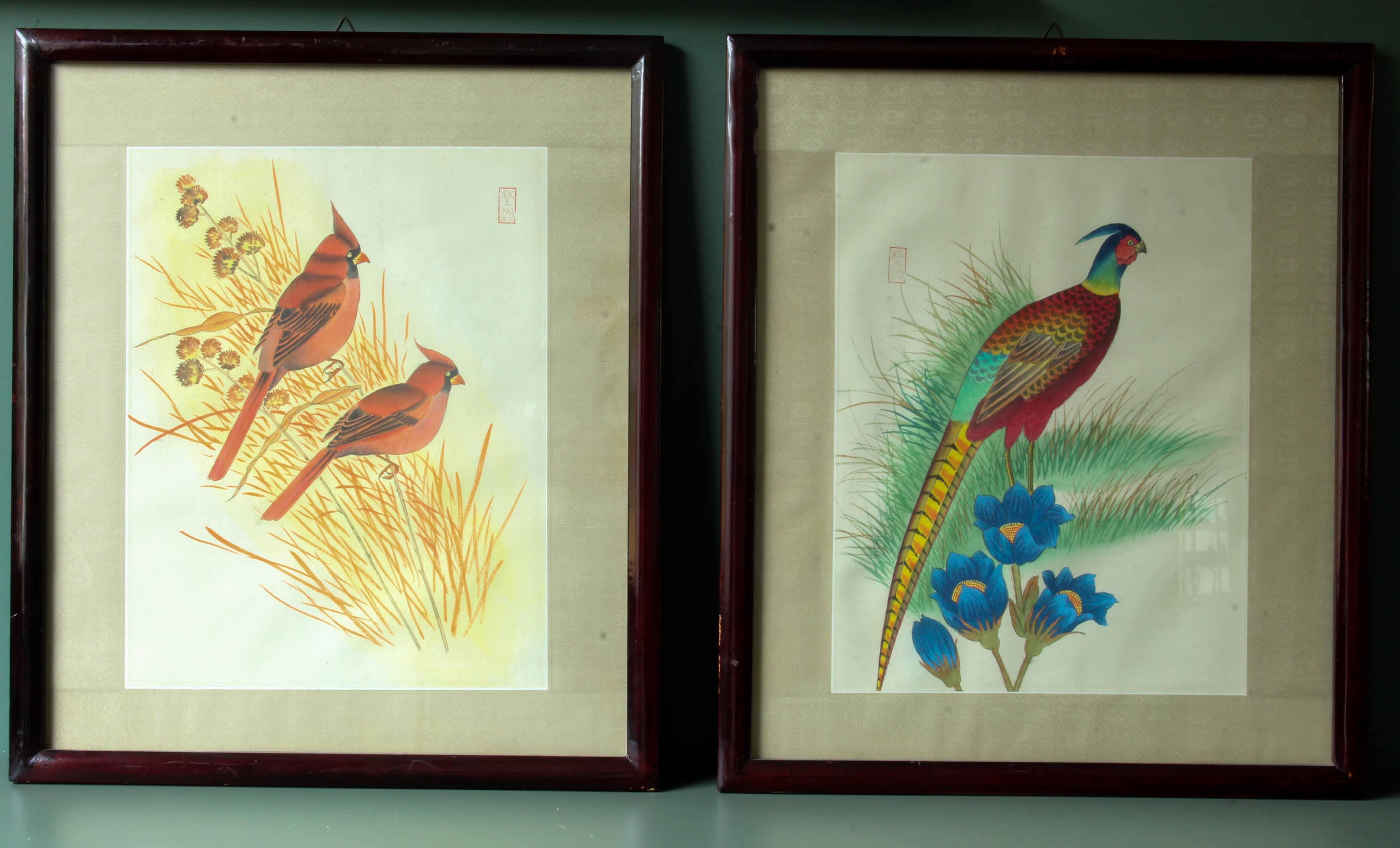 Antique chinese paintings on rice paper. This unique set of 2 beautiful bird paintings on rice paper are from a very chique estate in Ventimiglia (Italy), c 1910s. They are framed in identical wooden frames with beautiful wood back. 

Dimensions: