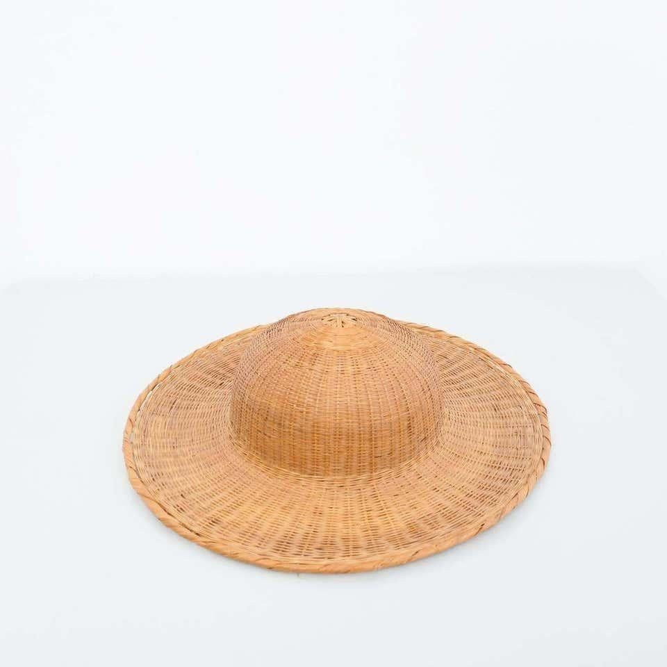 Antique Asian Rattan Hat, circa 1950 In Good Condition For Sale In Barcelona, ES