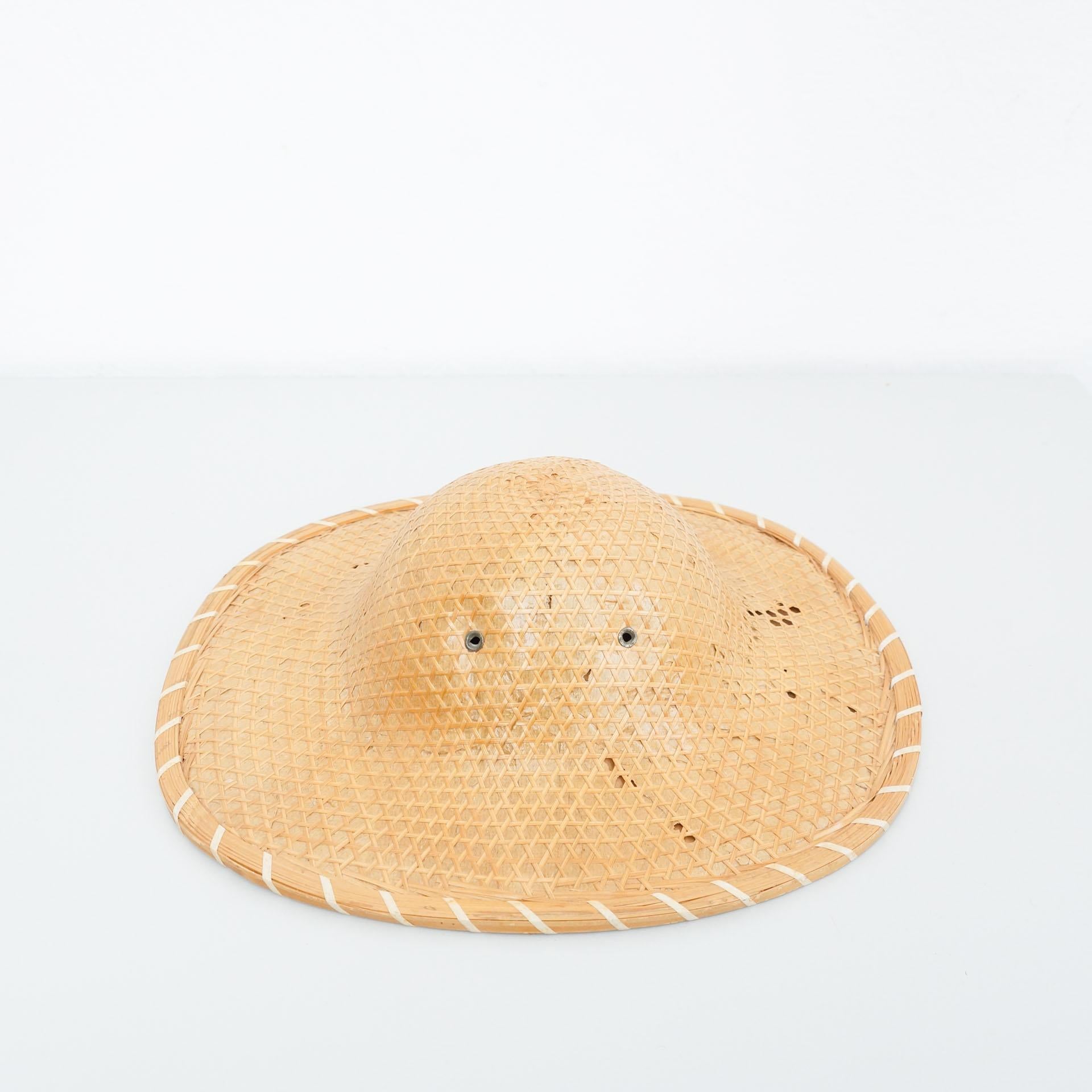 Antique Asian Rattan Hat, circa 1950  In Good Condition For Sale In Barcelona, Barcelona