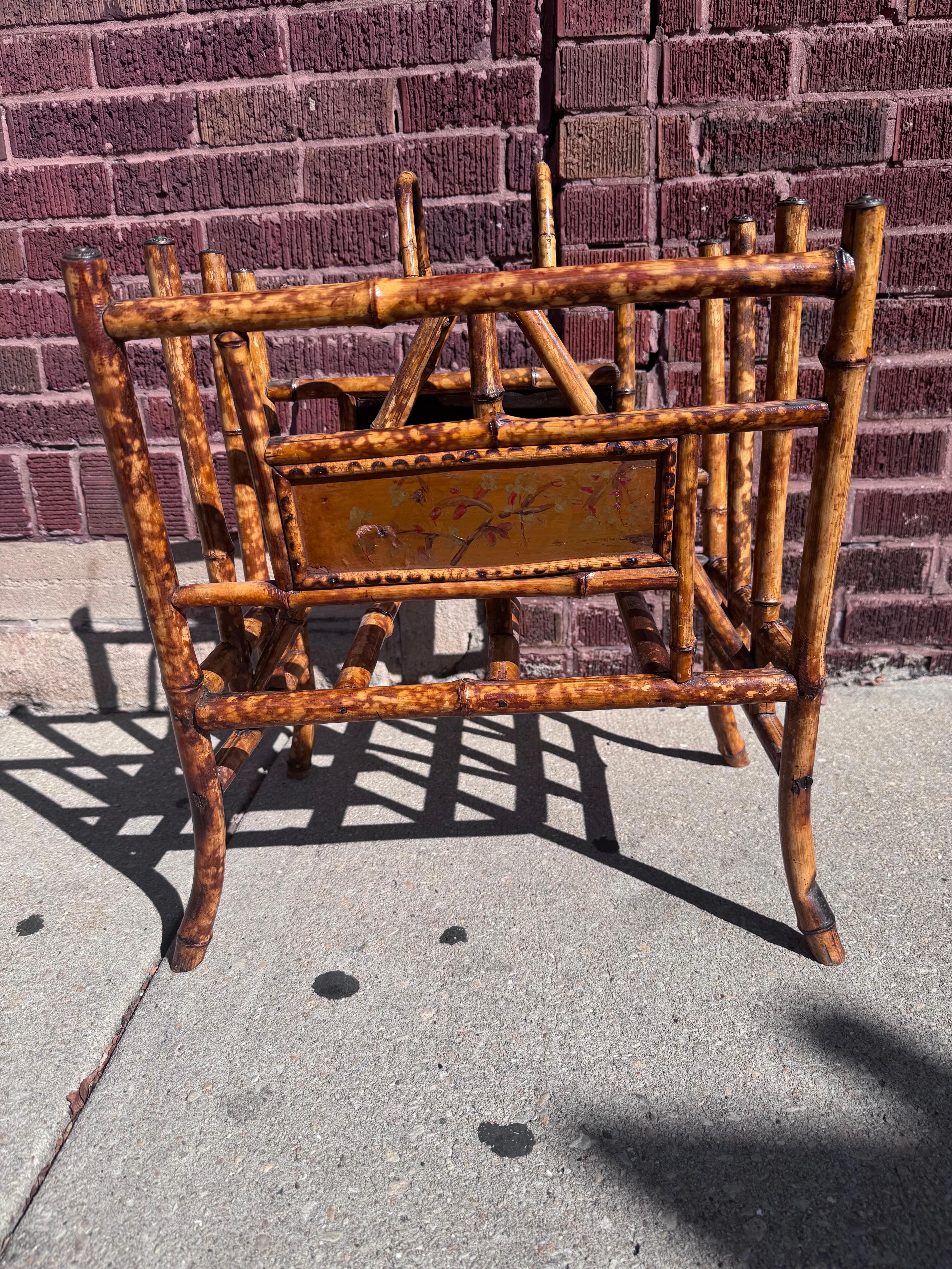Revistero Antiguo de Bambú Tallado Asian Style en venta 3
